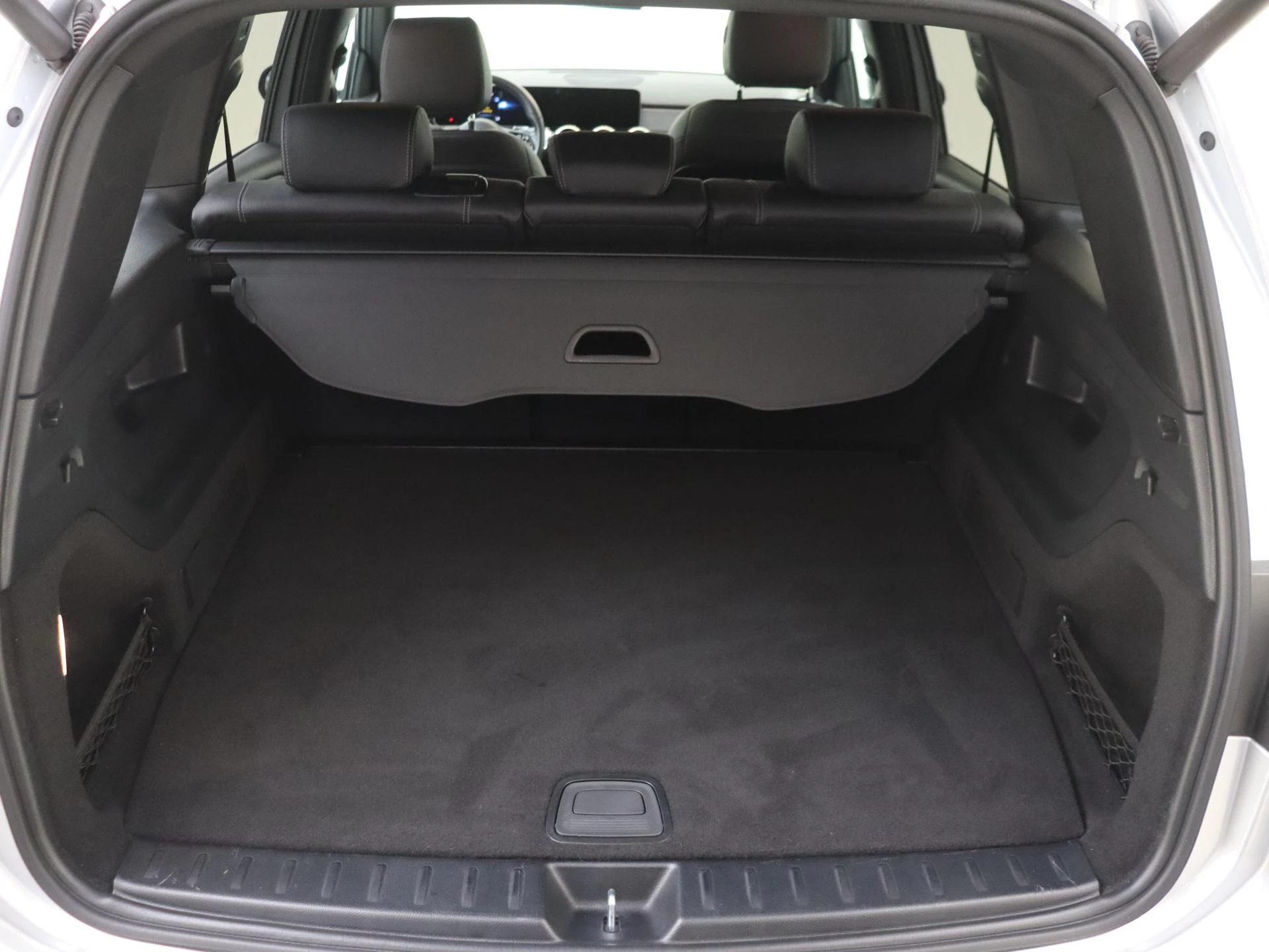 Mercedes-Benz-GLB-image-25