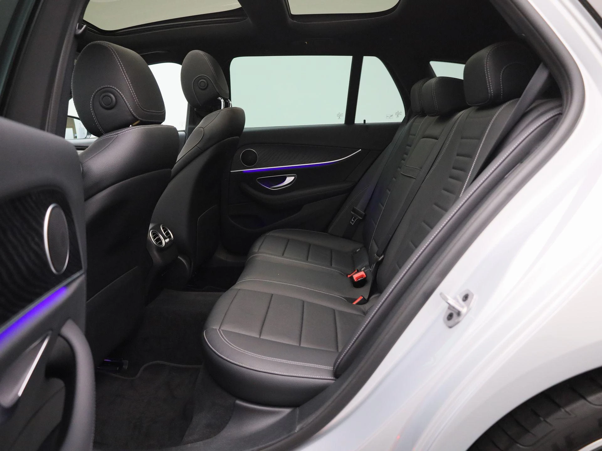 Mercedes-Benz-E-Klasse-image-12