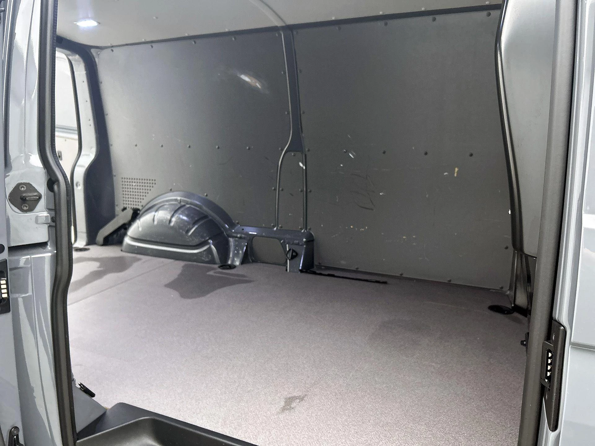 Volkswagen-Transporter-image-25