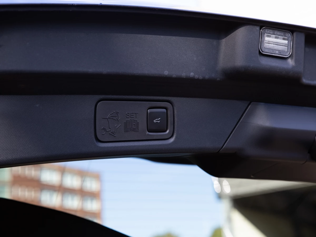 Ford-Mustang Mach-E-image-12