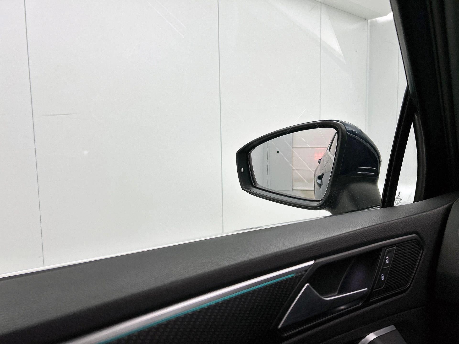 Volkswagen-Tiguan-image-15
