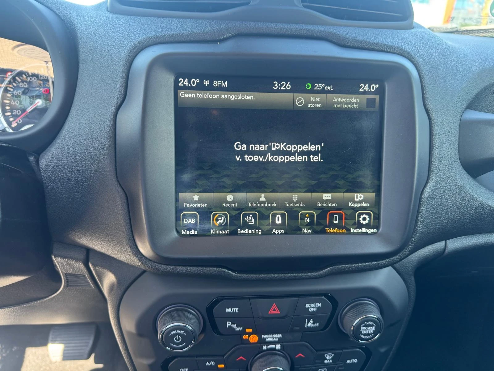 Jeep-Renegade-image-17