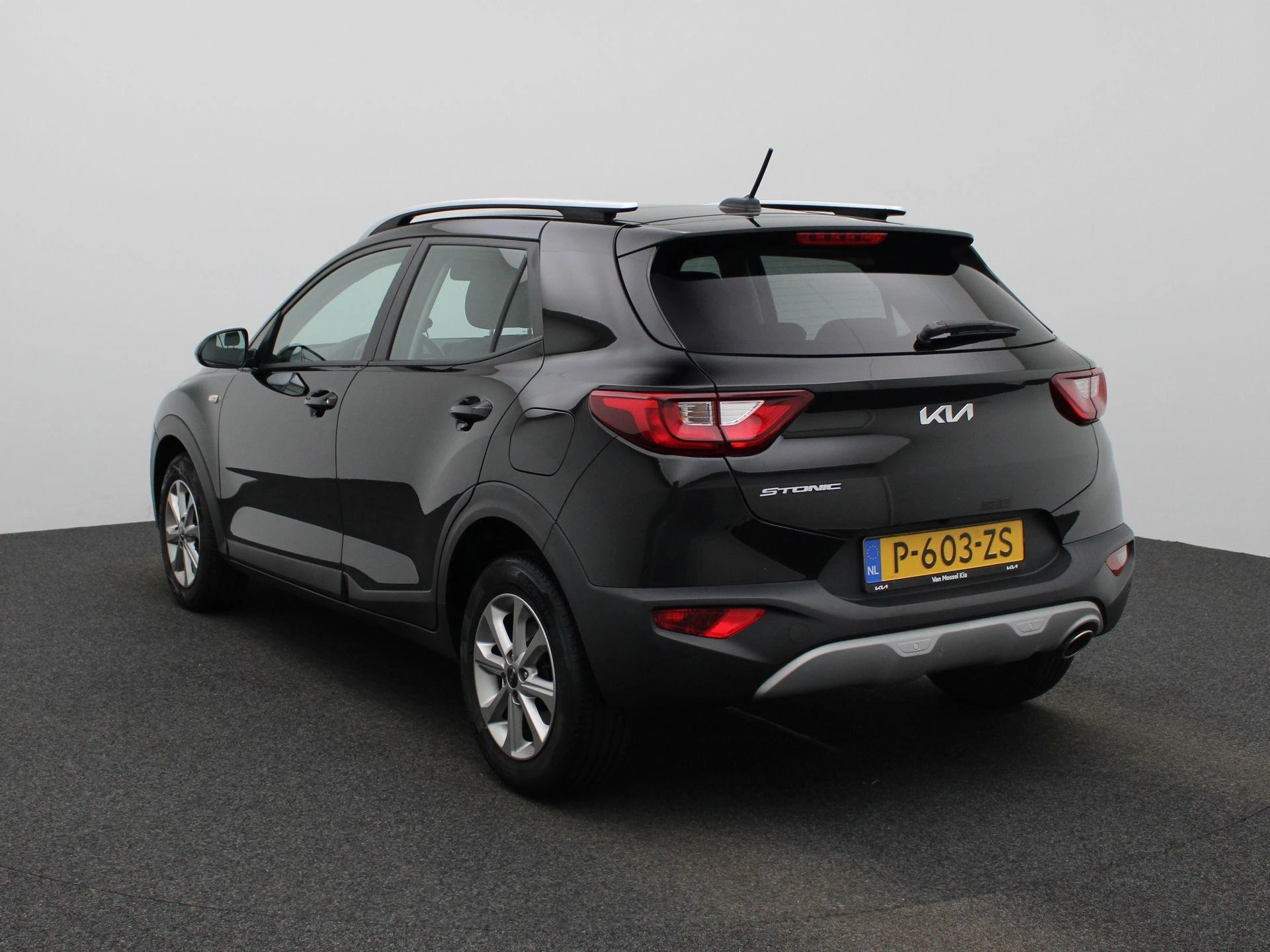 Kia-Stonic-image-1
