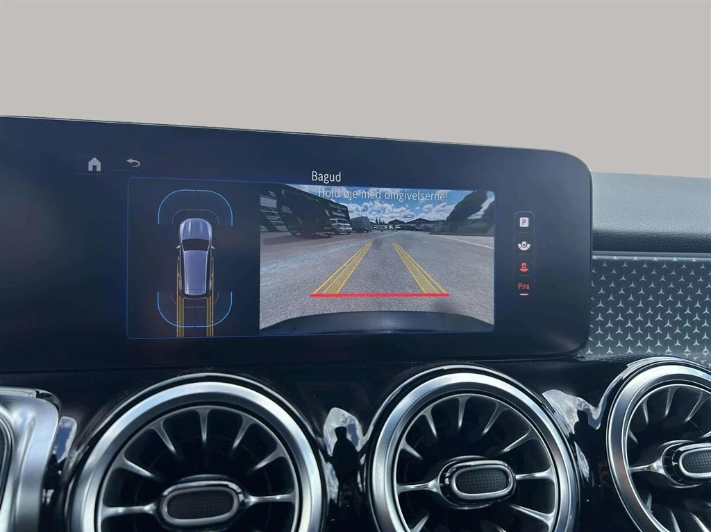Mercedes-Benz-EQB-image-14