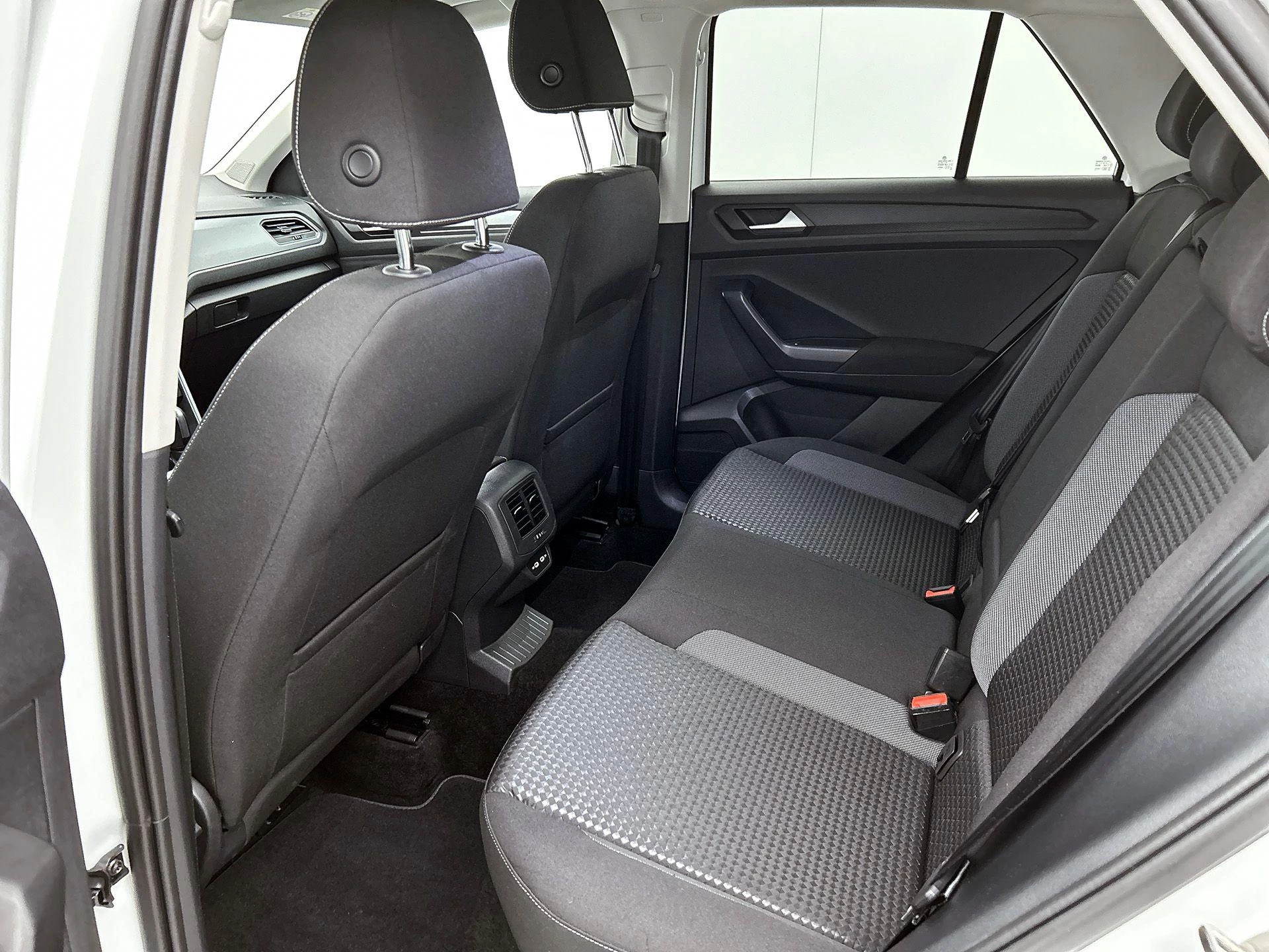 Volkswagen-T-Roc-image-26