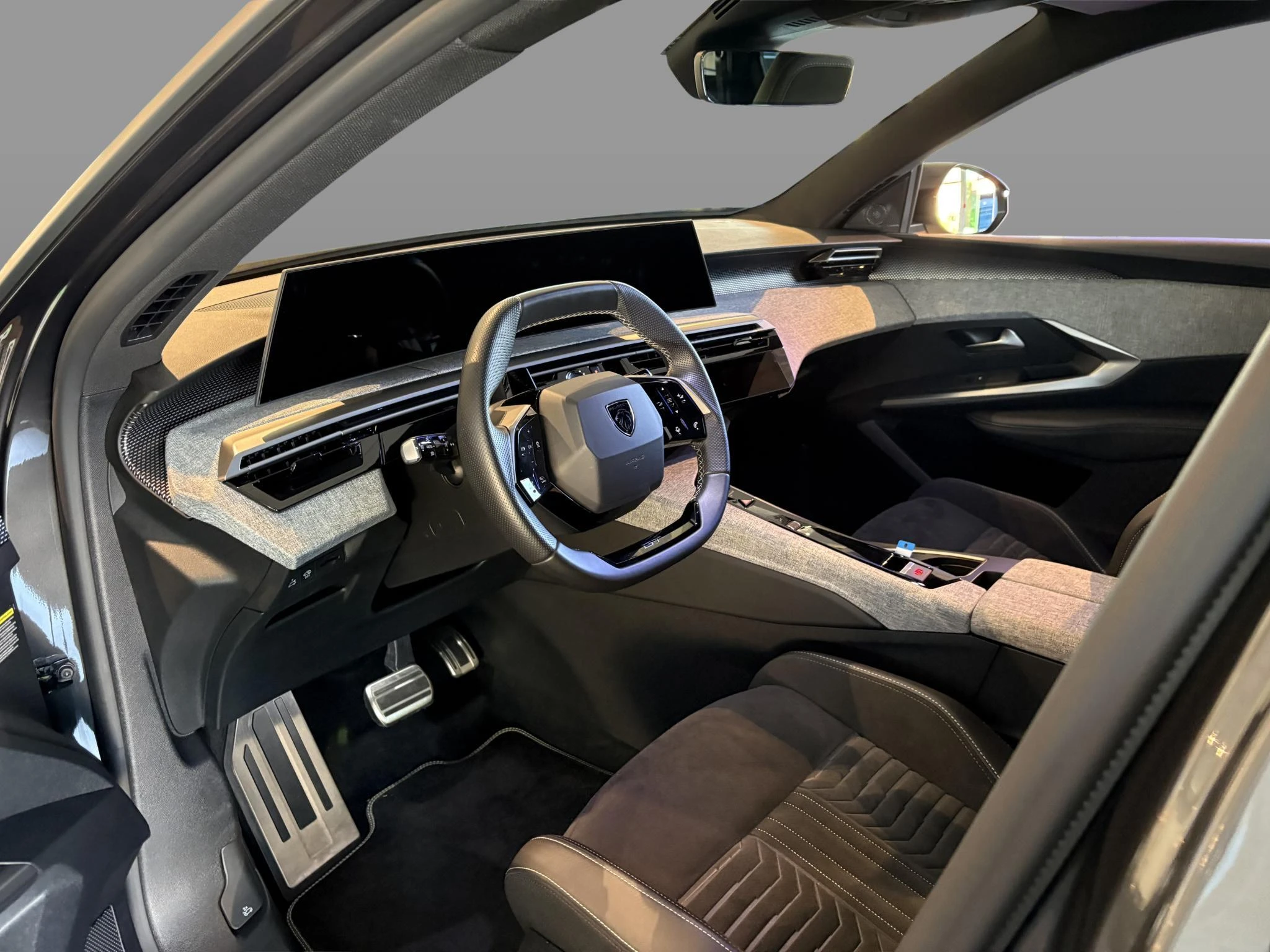 Peugeot-e-5008-image-12