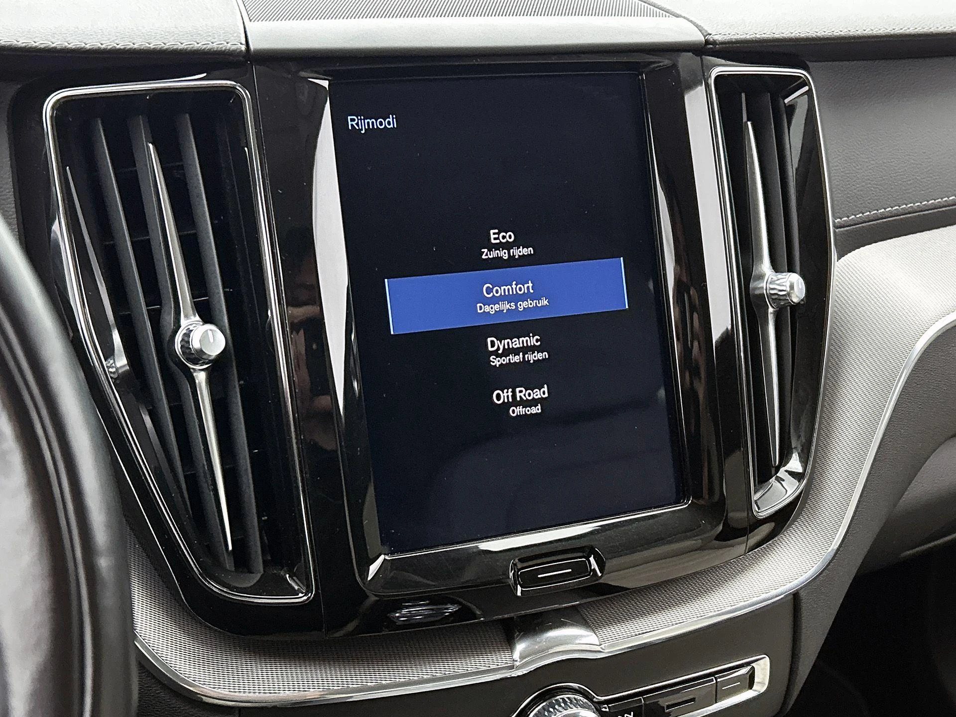 Volvo-XC60-image-15