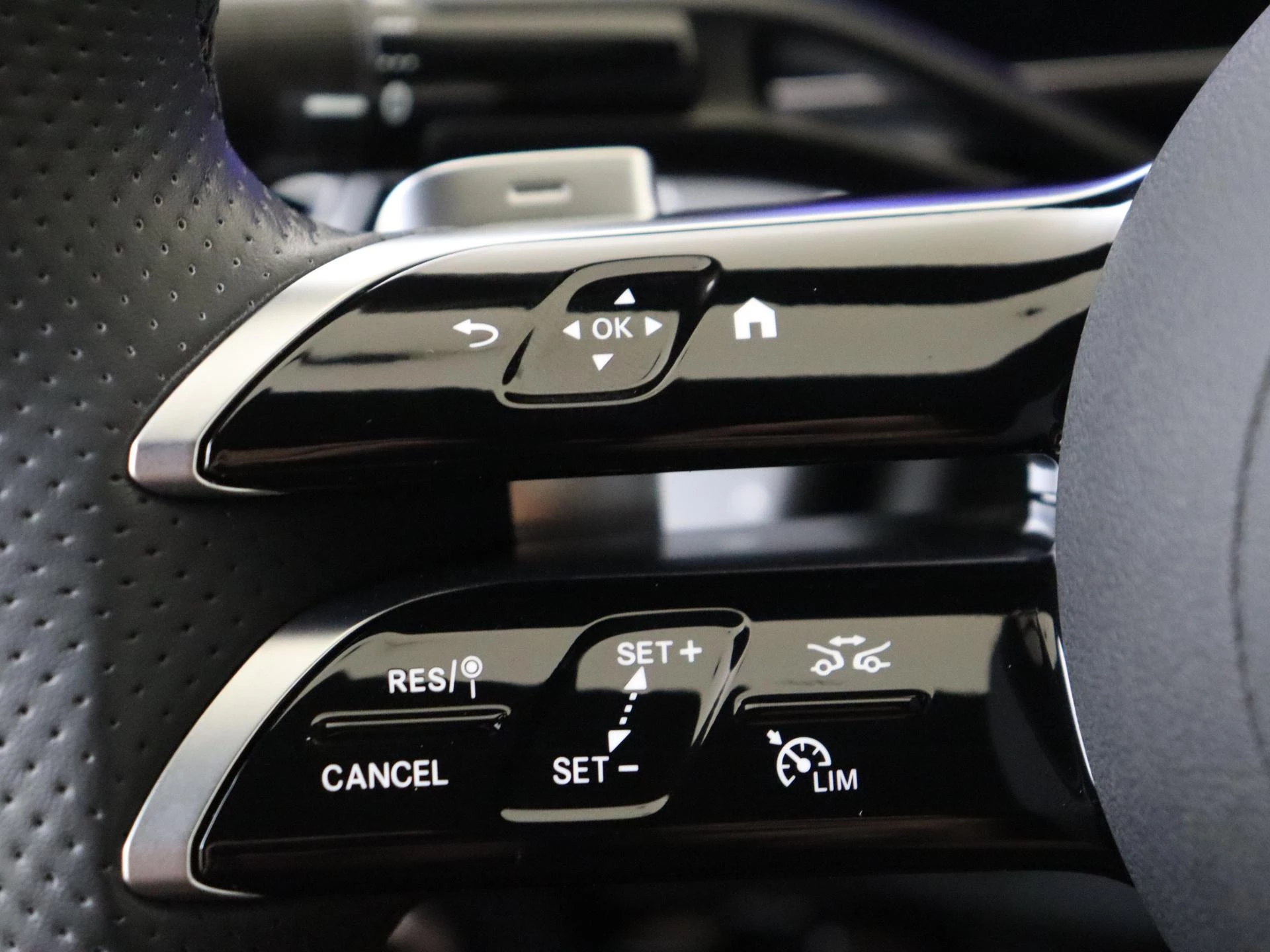 Mercedes-Benz-EQE-image-11