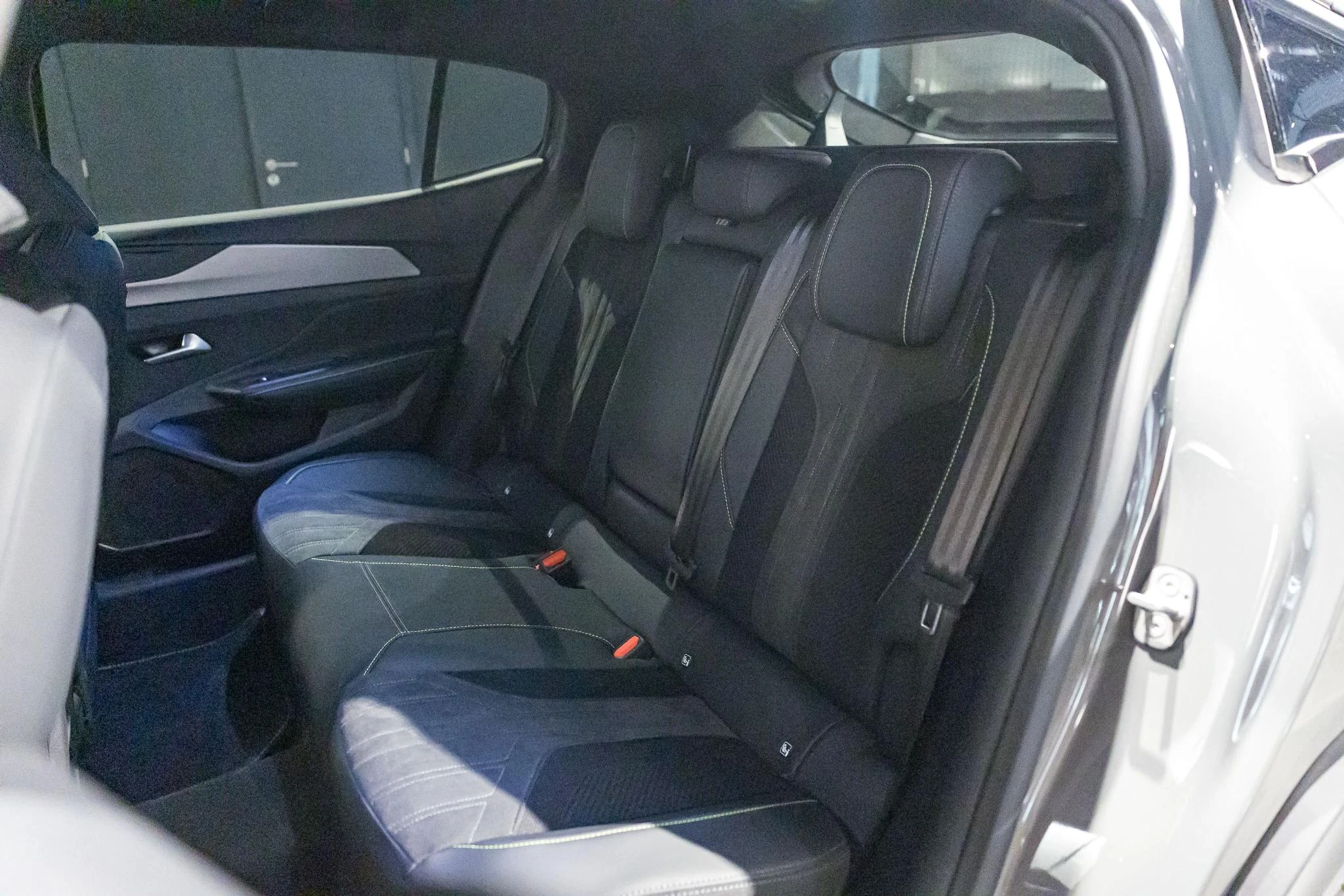 Peugeot 408 1.2 HYBRID 100 e-DSC6 GT
