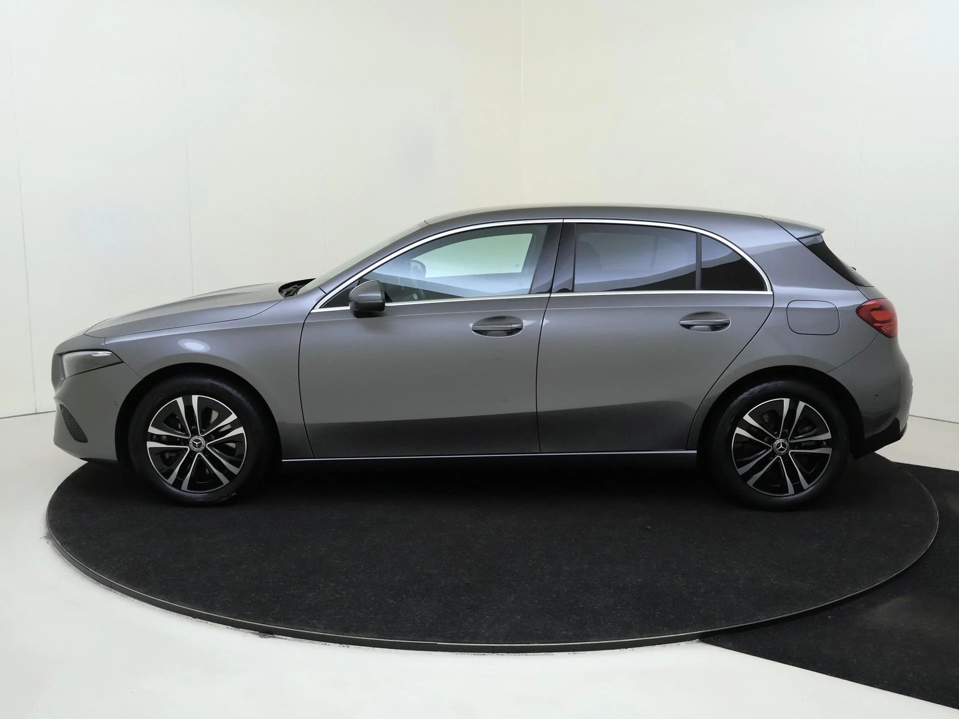 Mercedes-Benz-A-Klasse-image-7