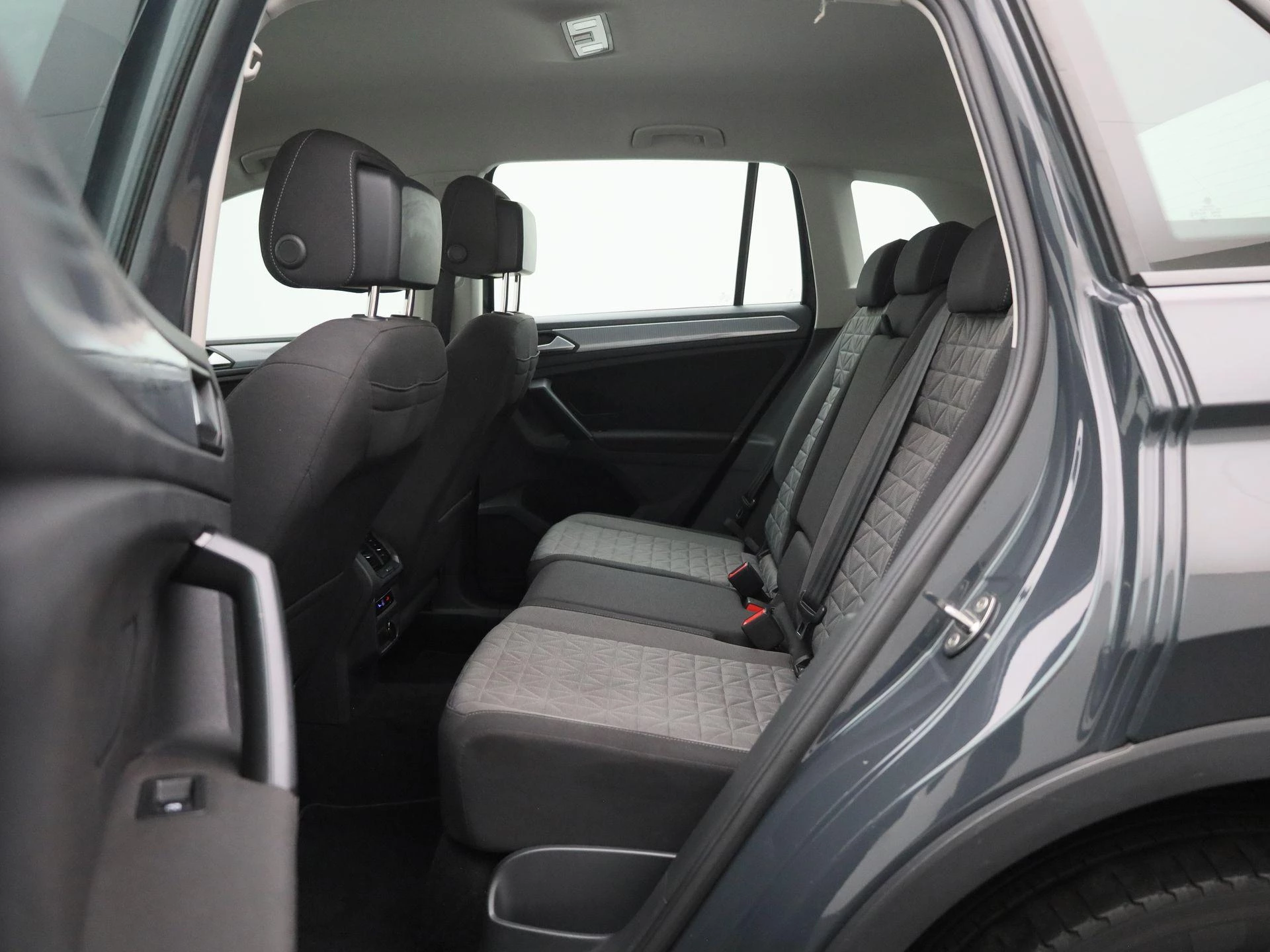 Volkswagen-Tiguan-image-11