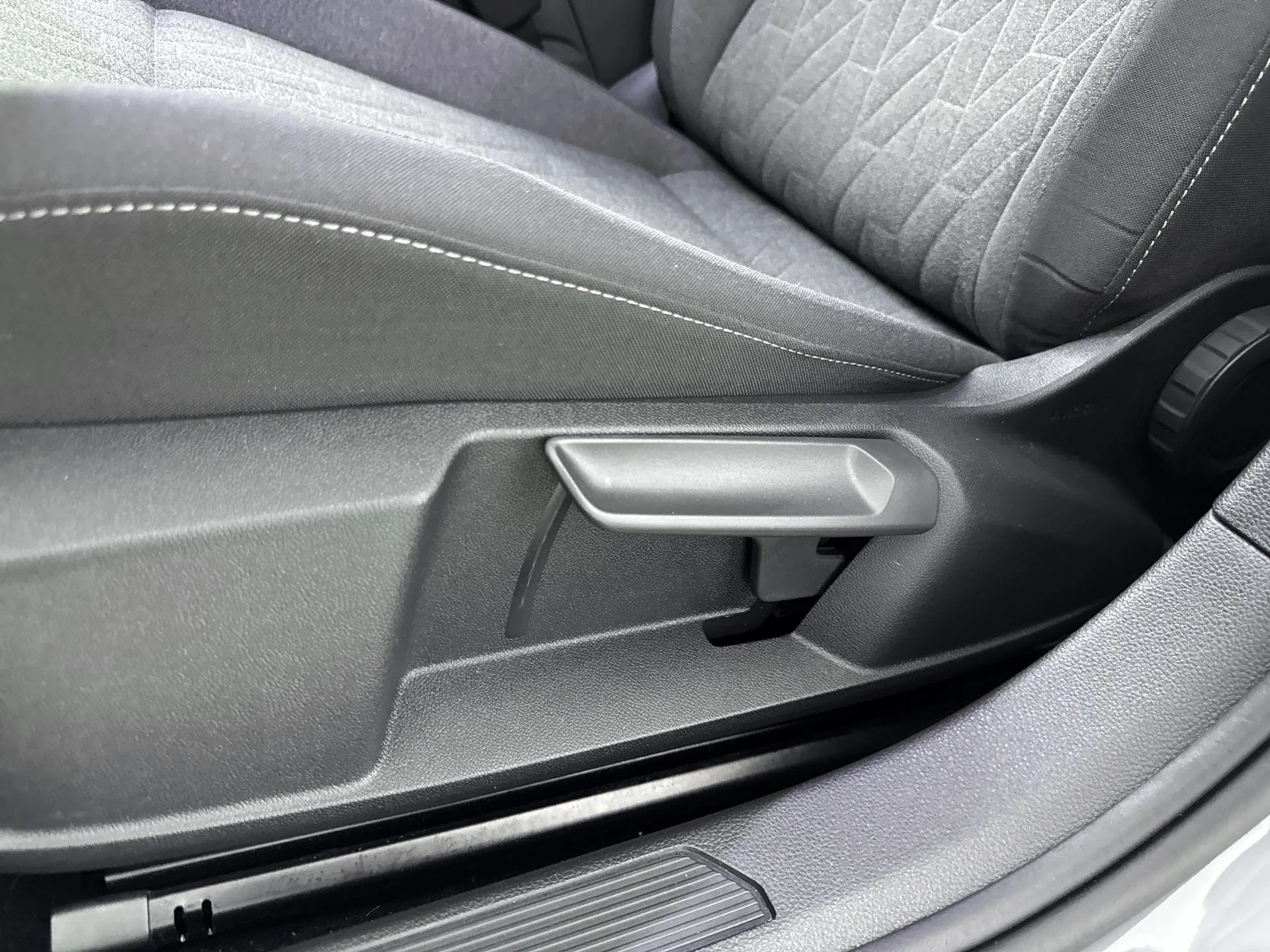 Volkswagen-Golf-image-18