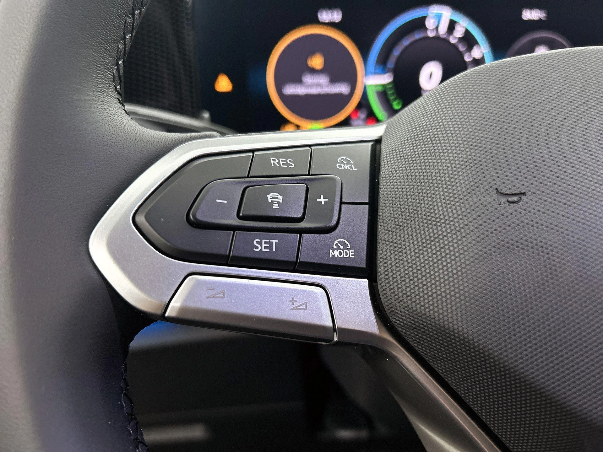 Volkswagen-Tiguan-image-33