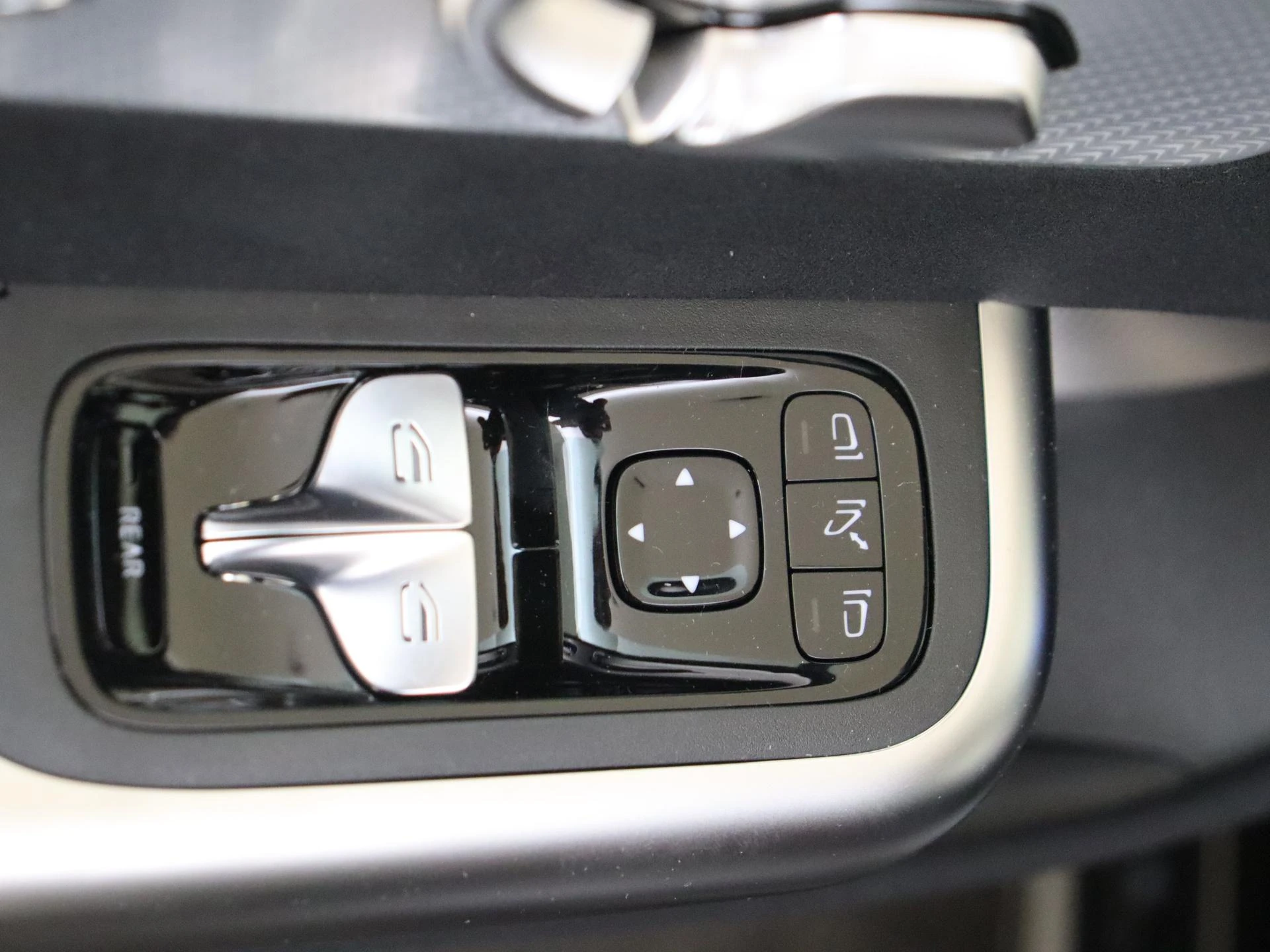Mercedes-Benz-CLA-image-24