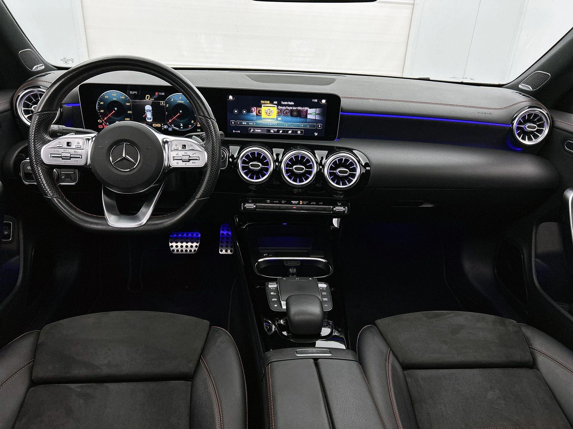 Mercedes-Benz-CLA-image-19