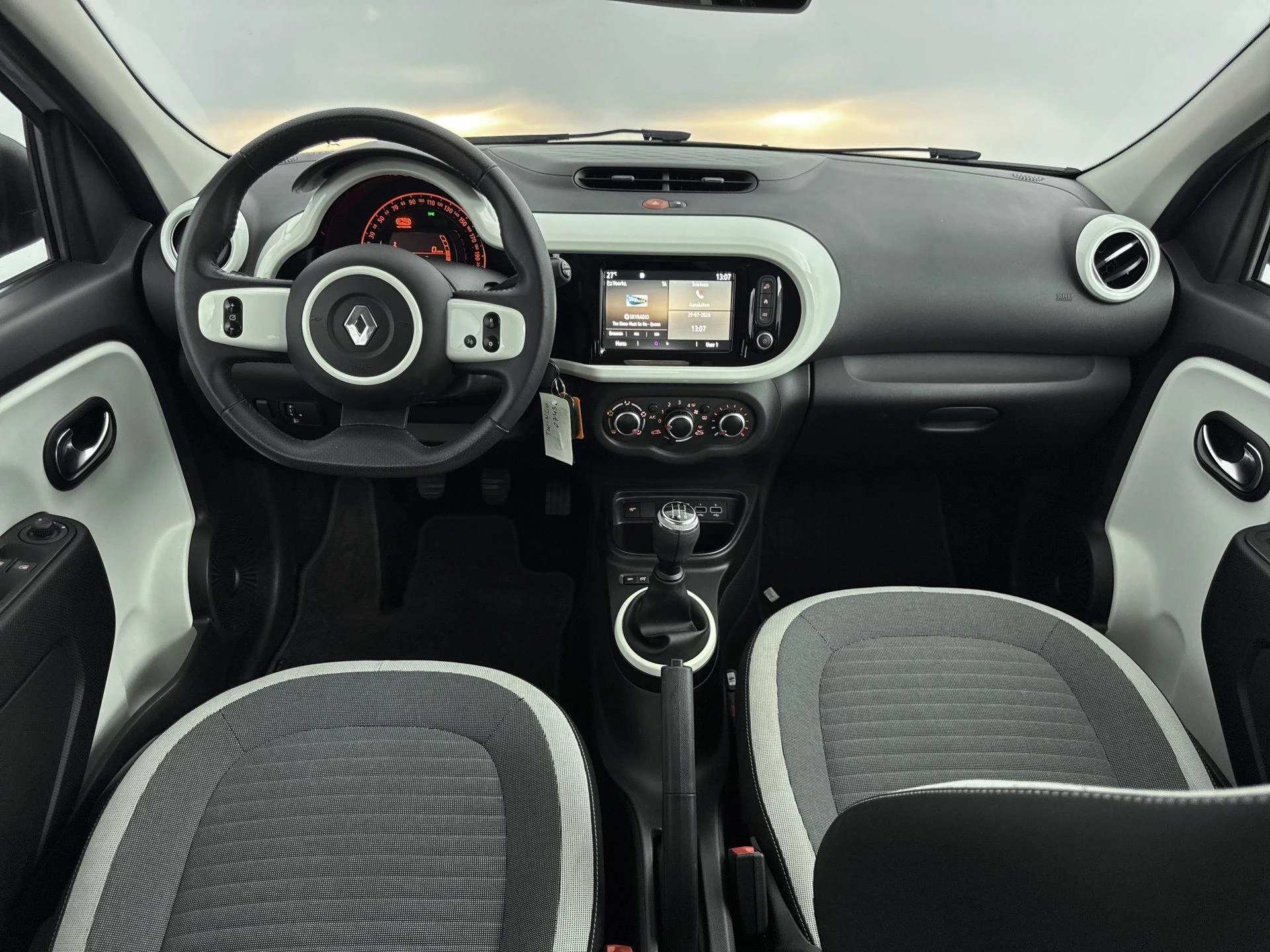 Renault-Twingo-image-17