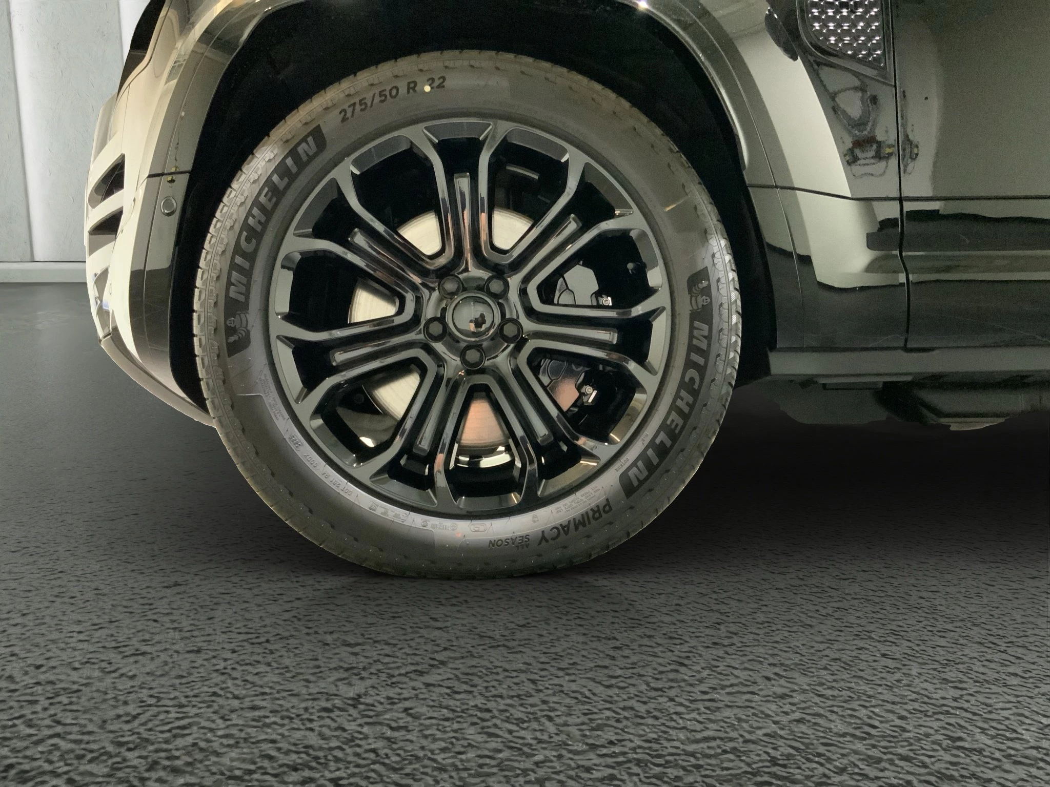 Land Rover Defender 110 P635 OCTA BLACK Forged Carbon | AHK