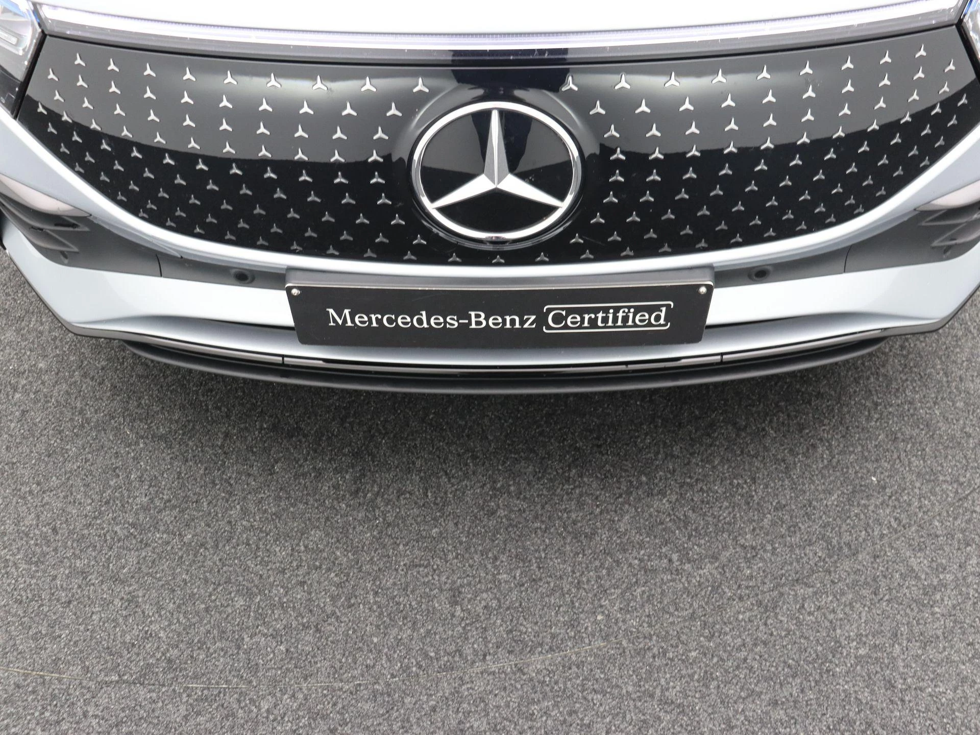 Mercedes-Benz EQA 250+ AMG Line + CARPLAY + PANORAMISCH DAK + NIGHTPAKKET +