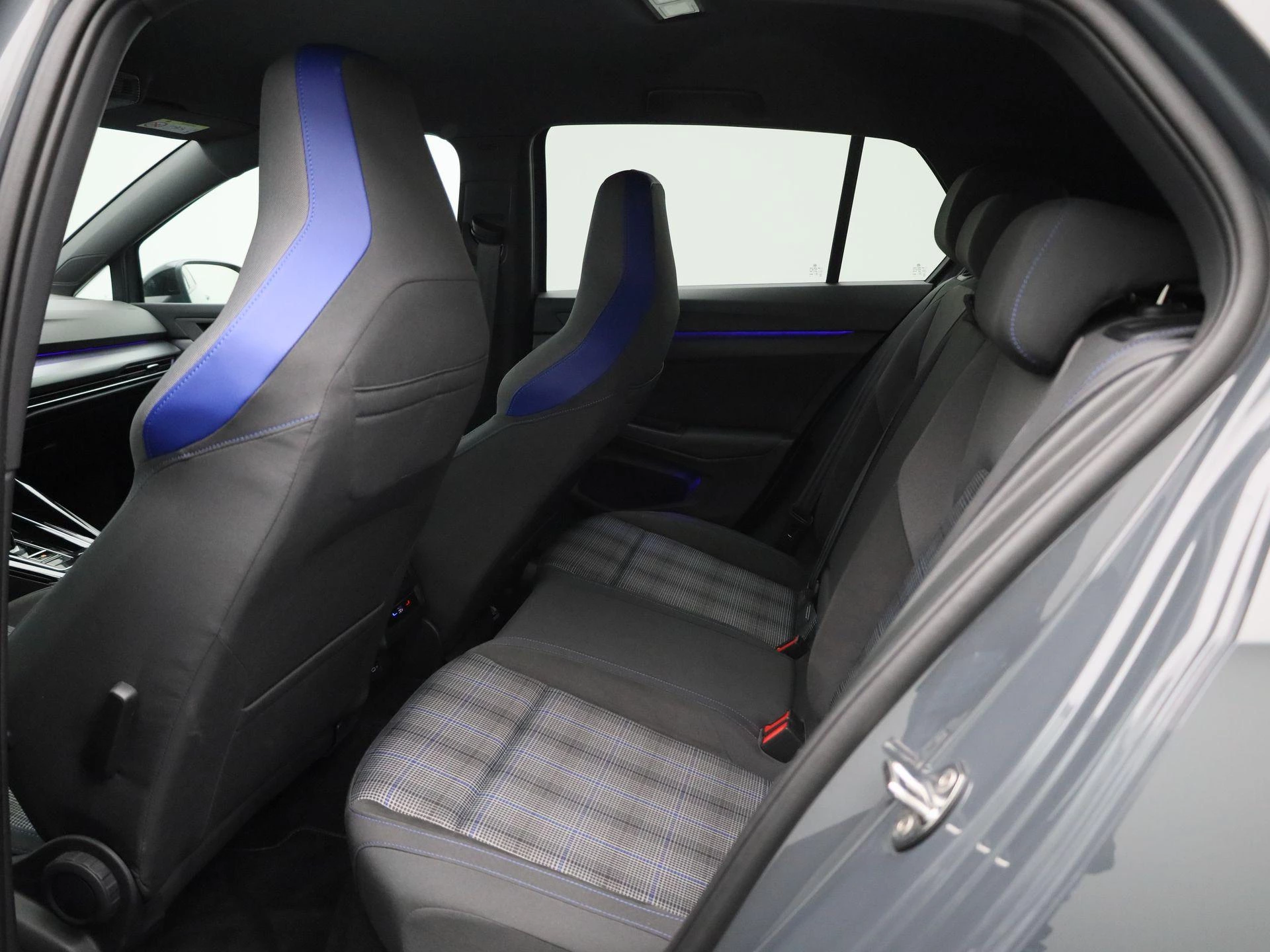 Volkswagen-Golf-image-9