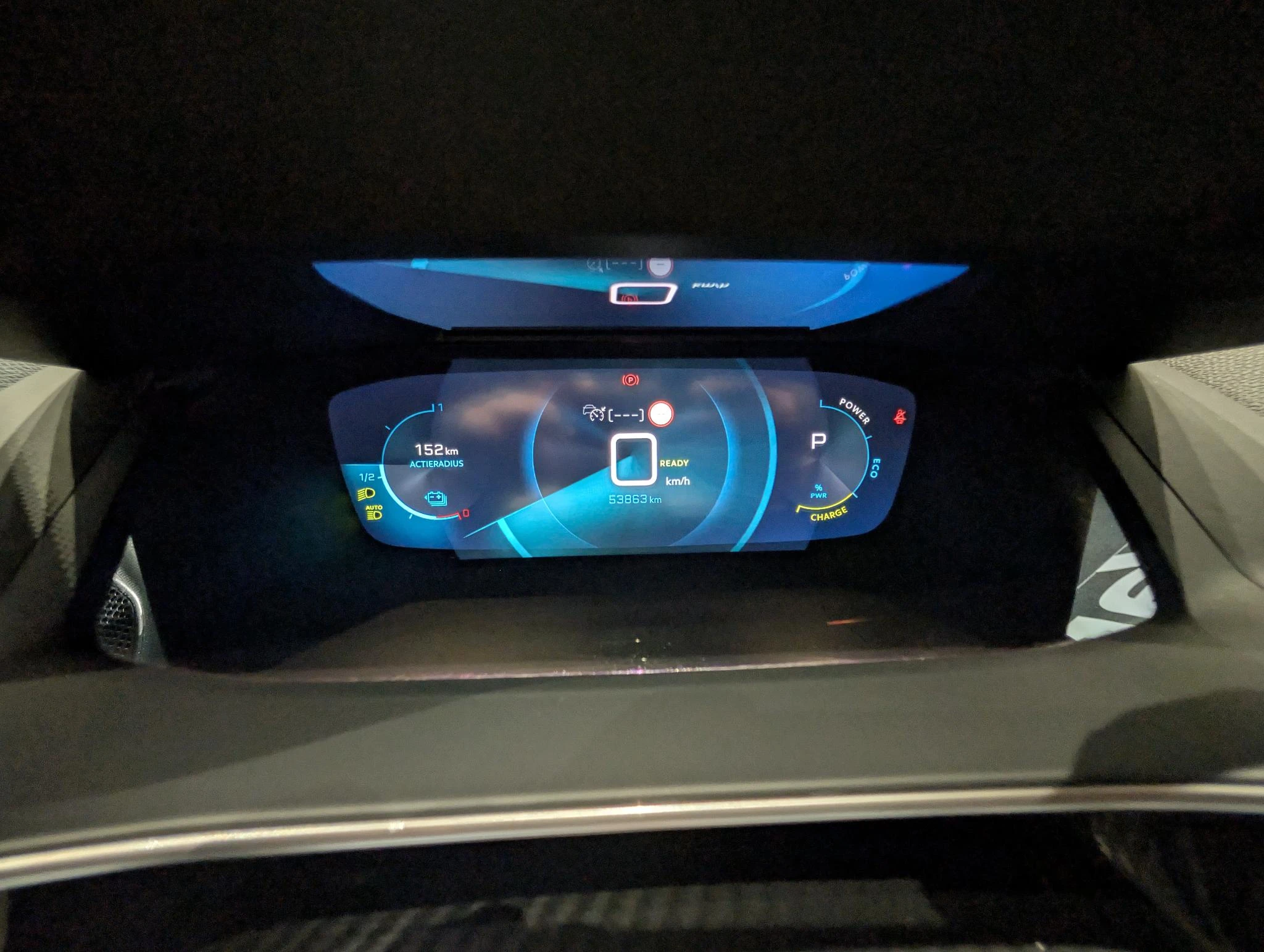 Peugeot-e-208-image-22