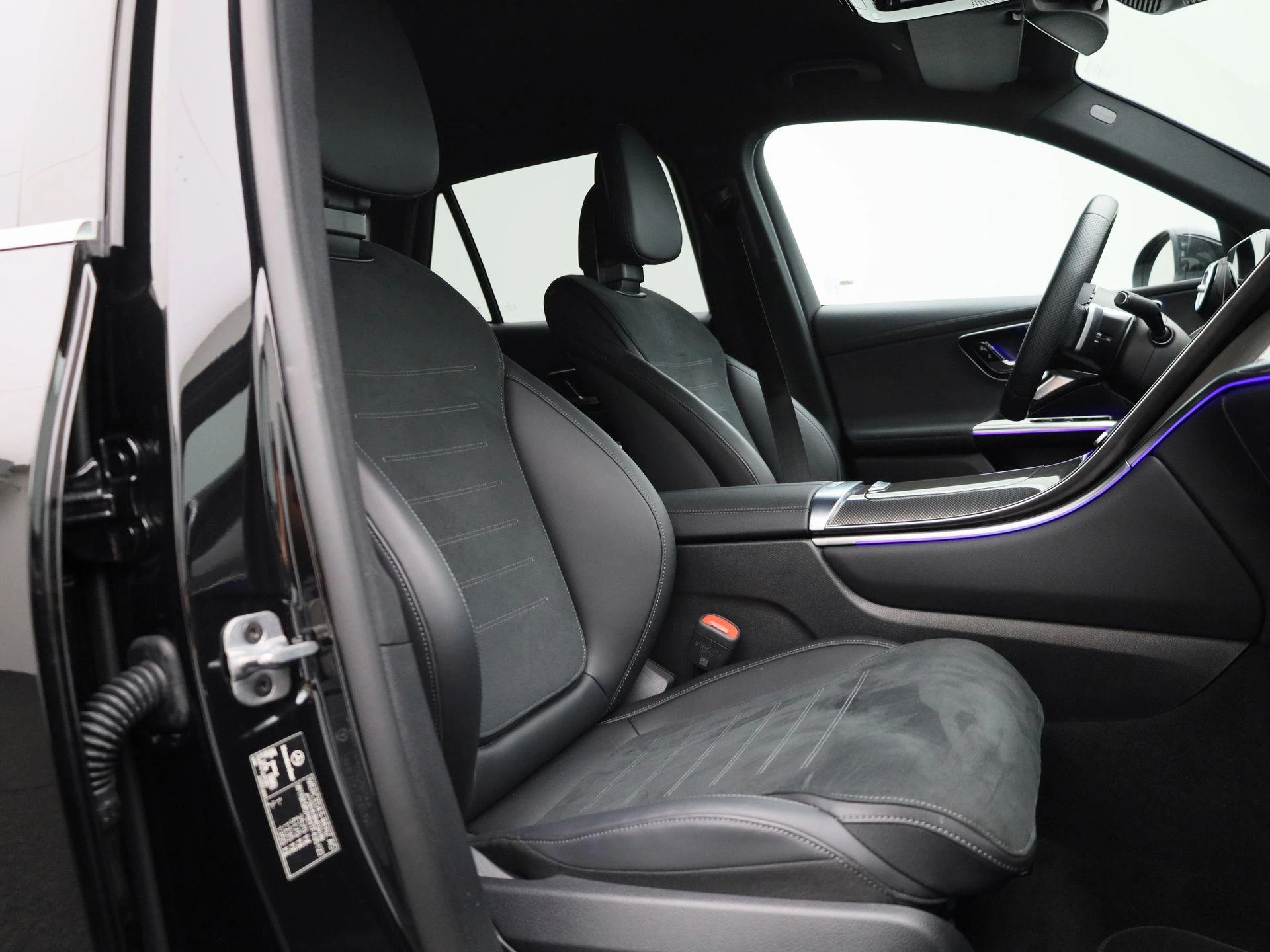 Mercedes-Benz-GLC-image-39