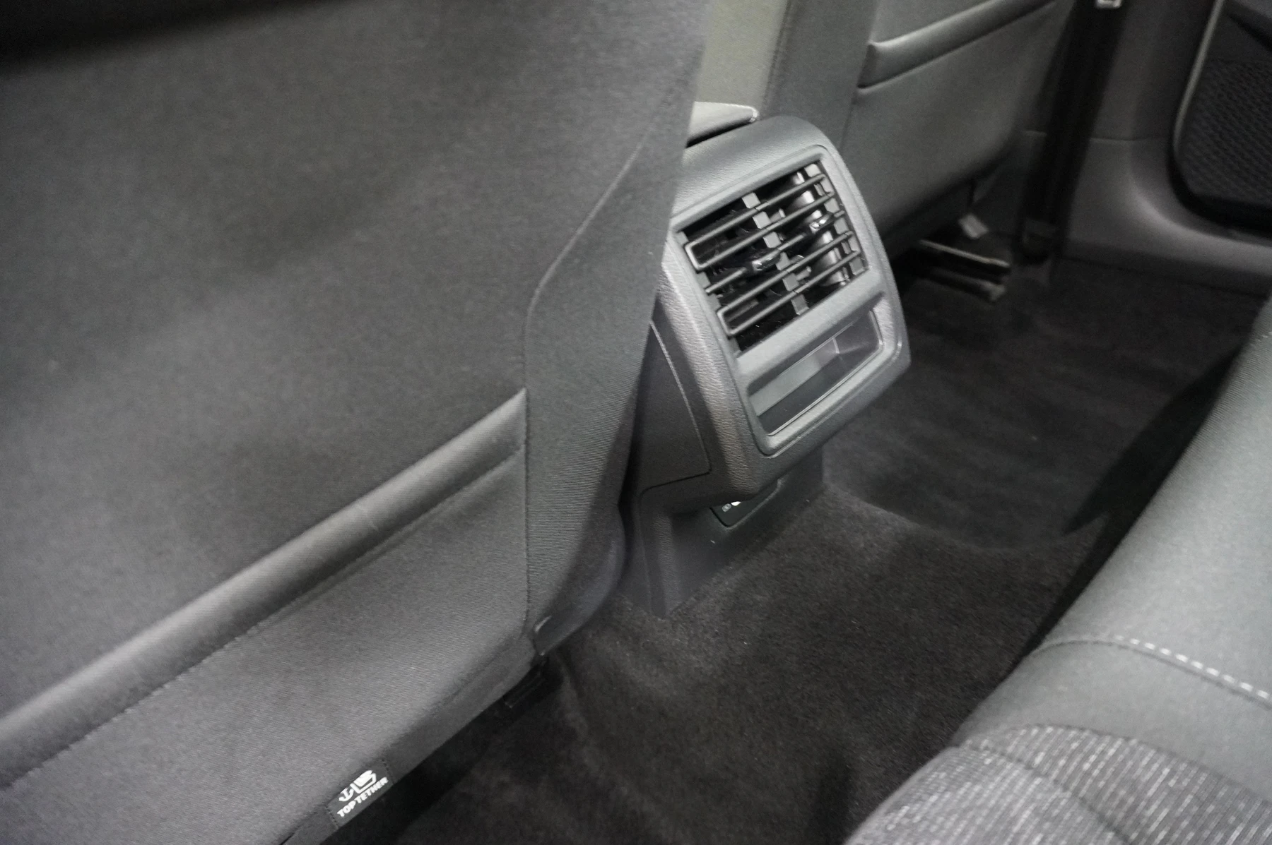 Volkswagen-Golf-image-12