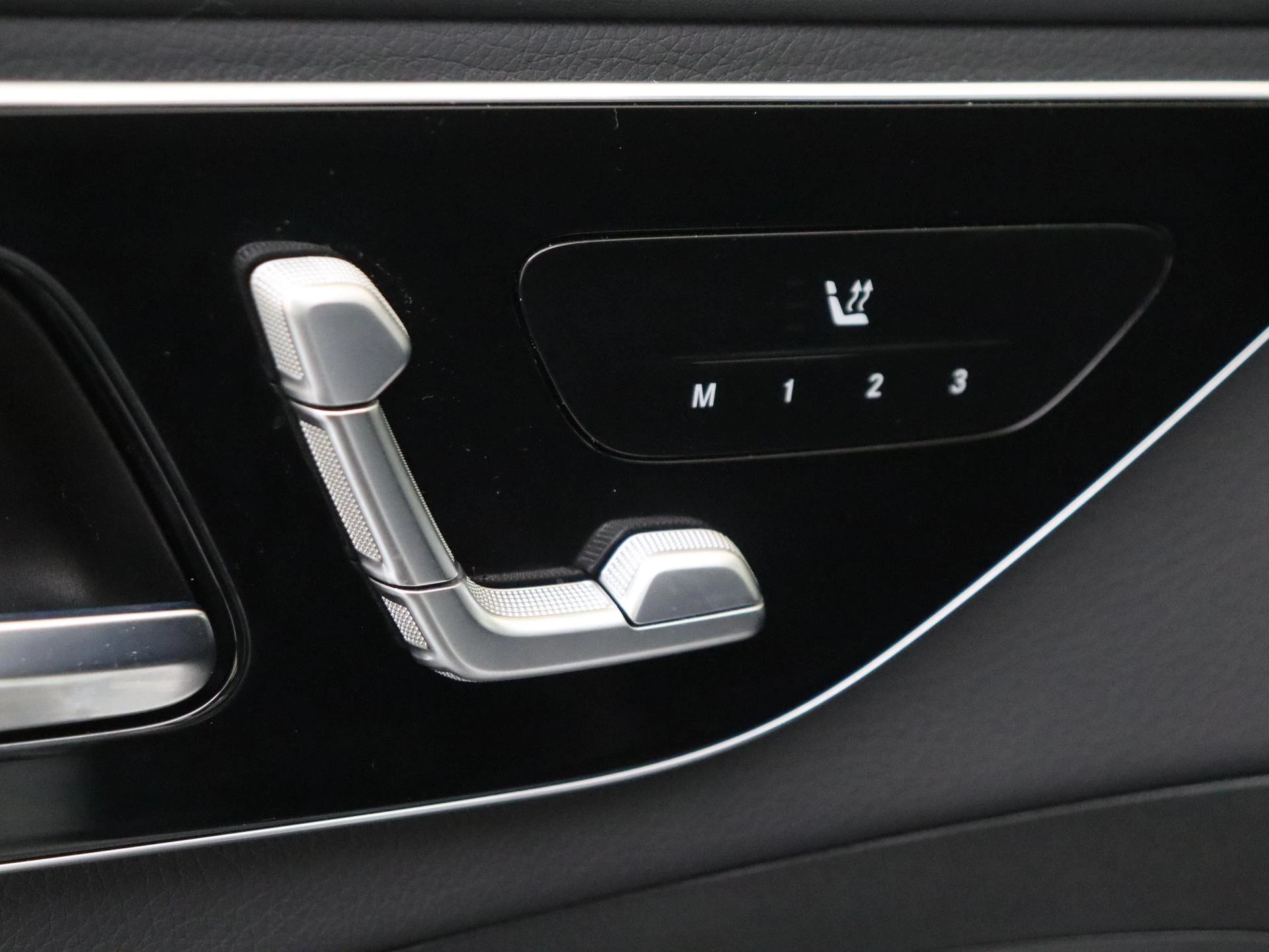 Mercedes-Benz-C-Klasse-image-24