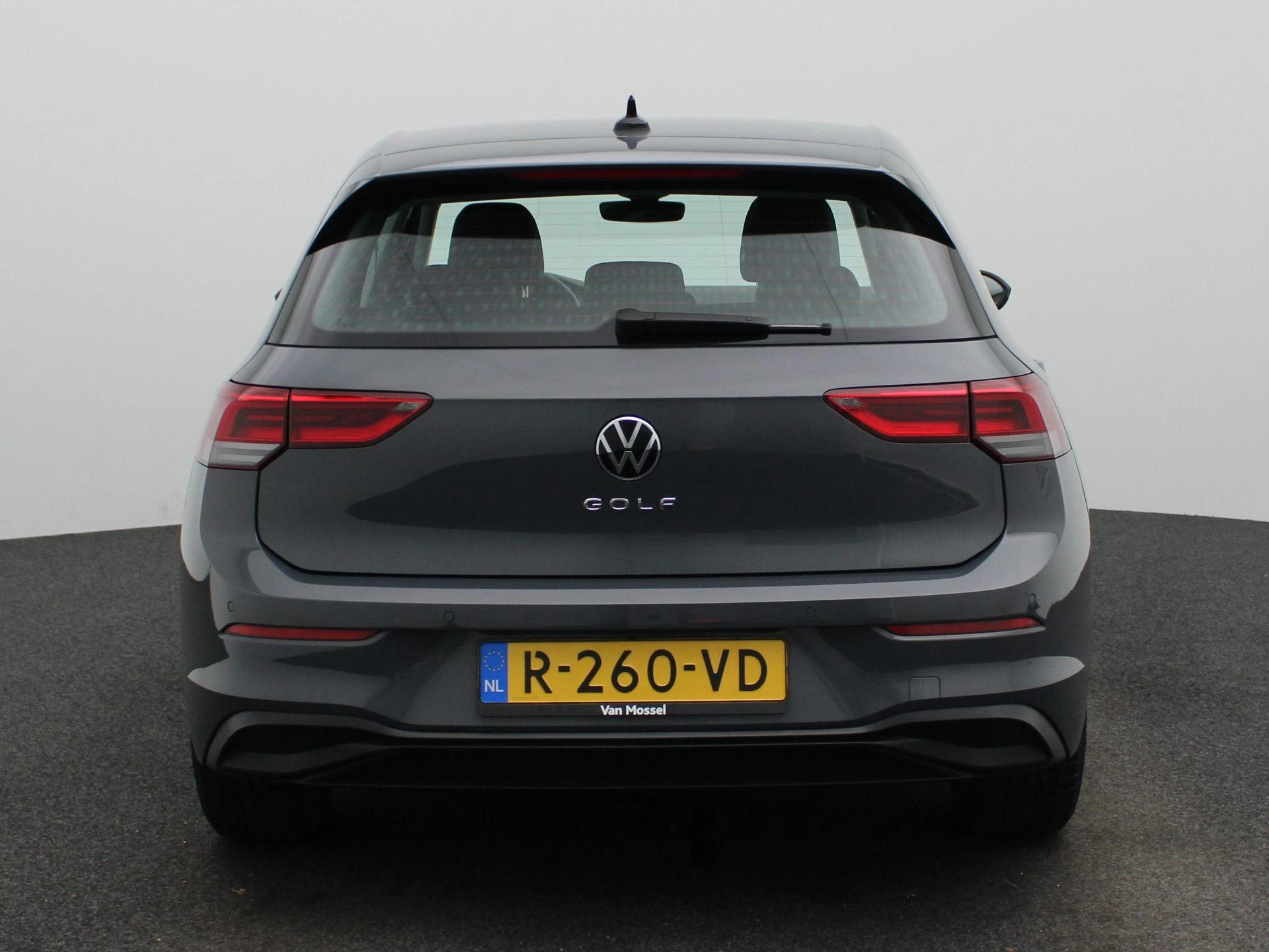 Volkswagen-Golf-image-4