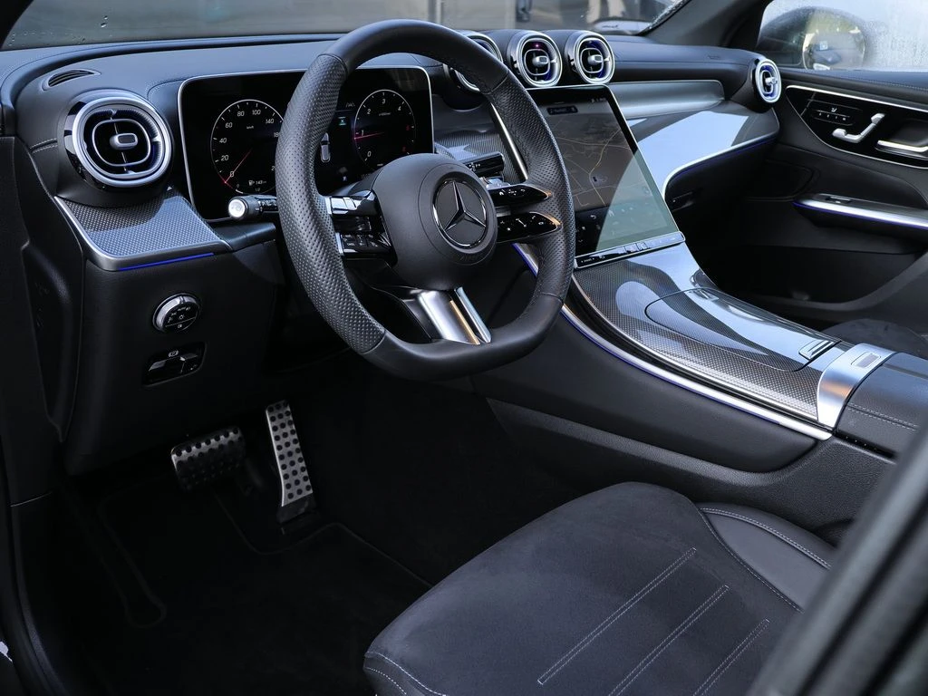 Mercedes-Benz-GLC 300 d-image-8
