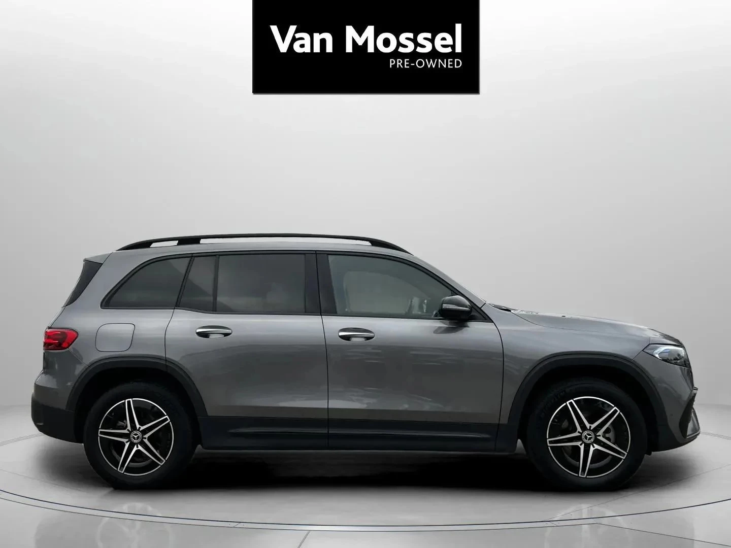 Mercedes-Benz-EQB-image-3