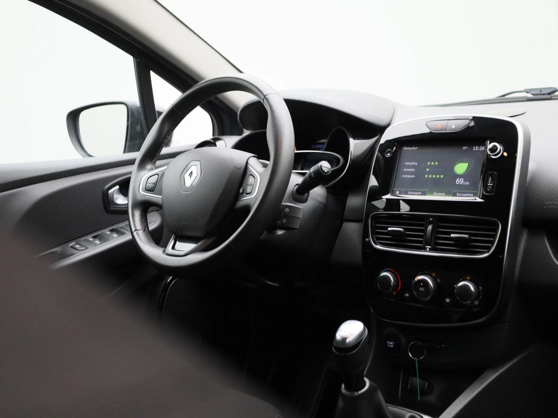 Renault-Clio-image-33