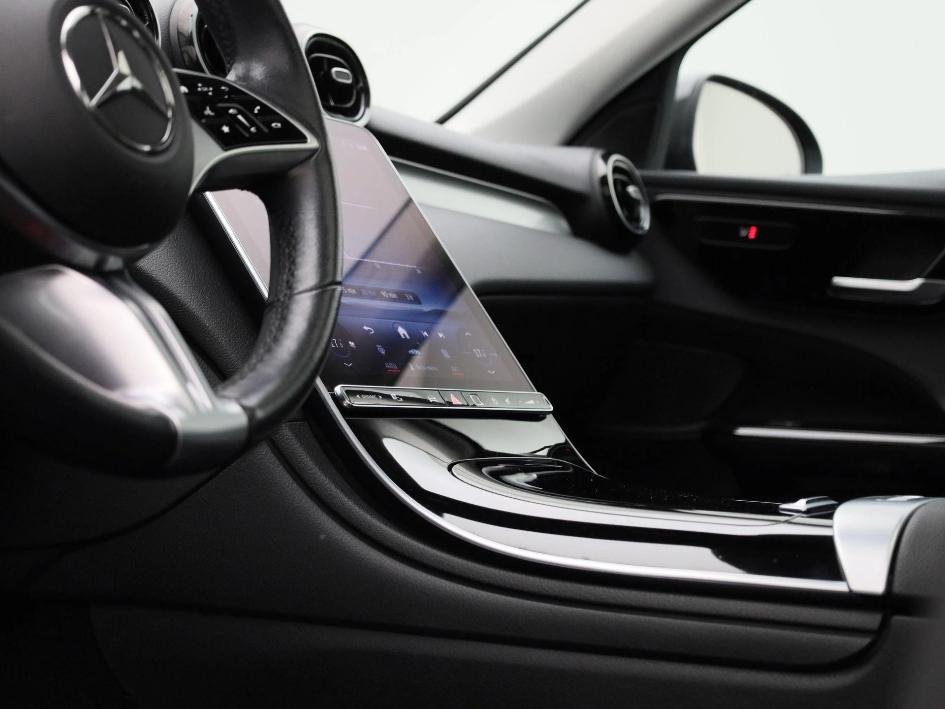 Mercedes-Benz-C-Klasse-image-33