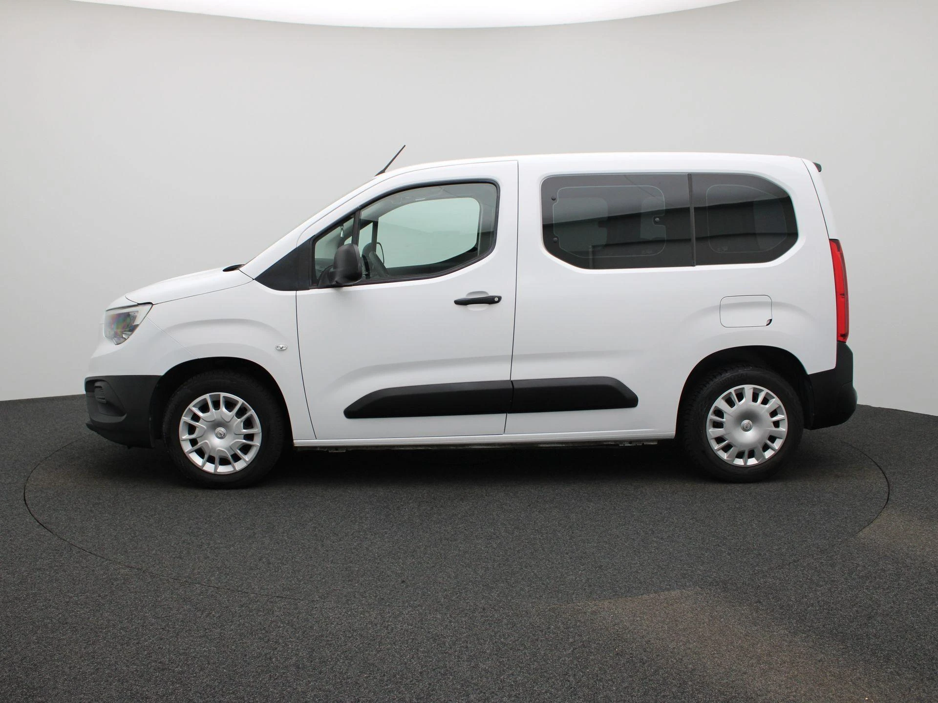 Opel-Combo Life-image-4