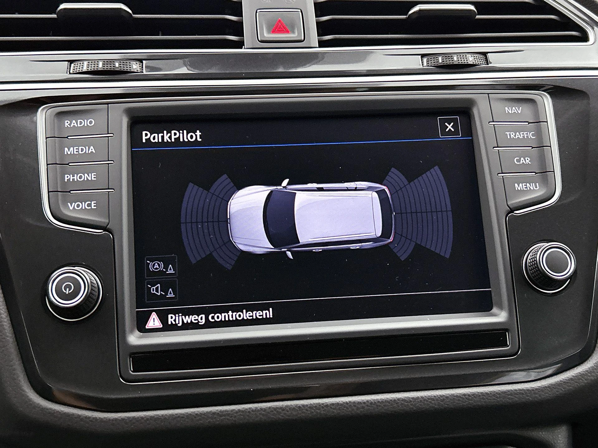 Volkswagen-Tiguan-image-9