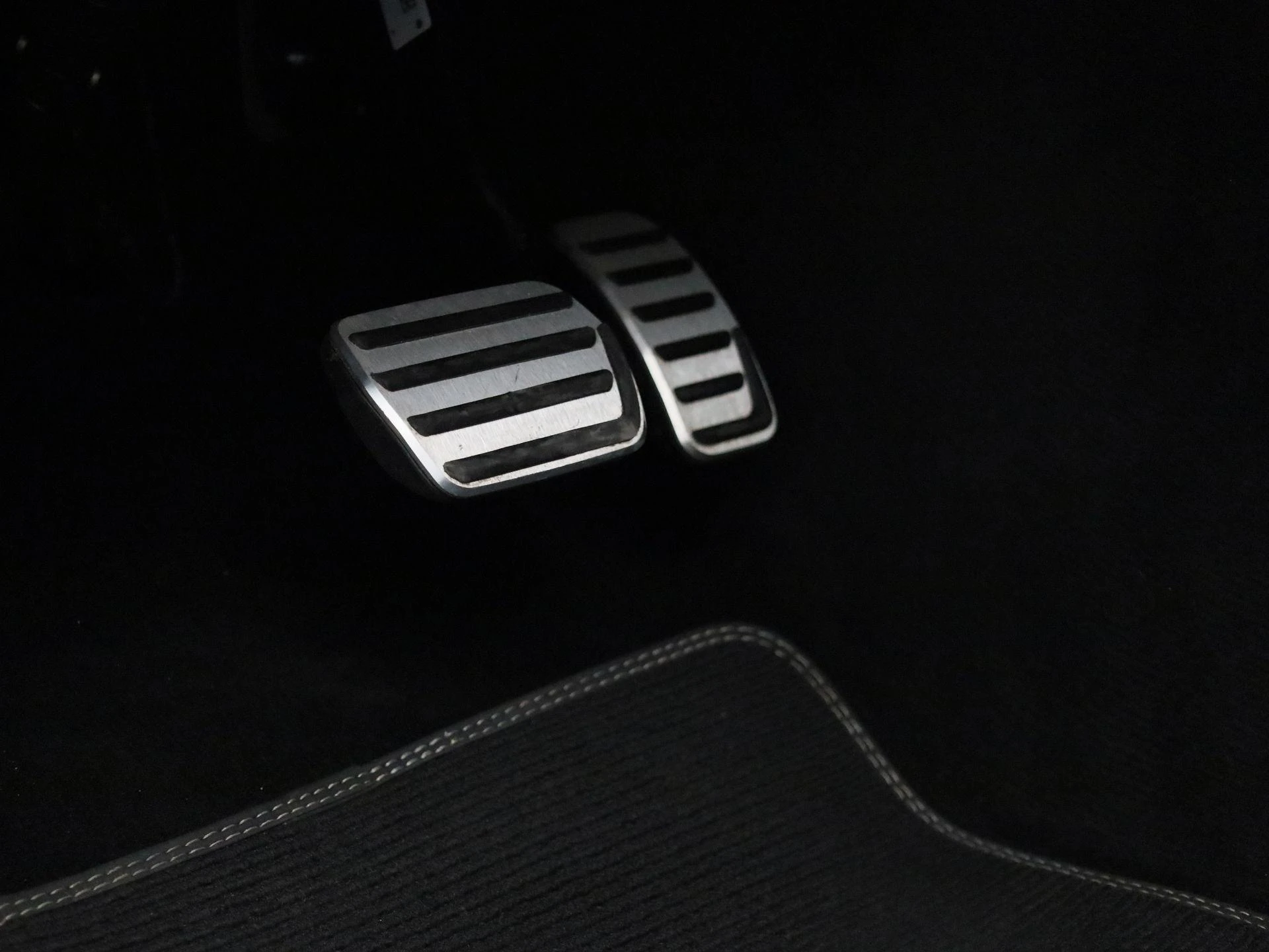 Volvo-V40-image-32