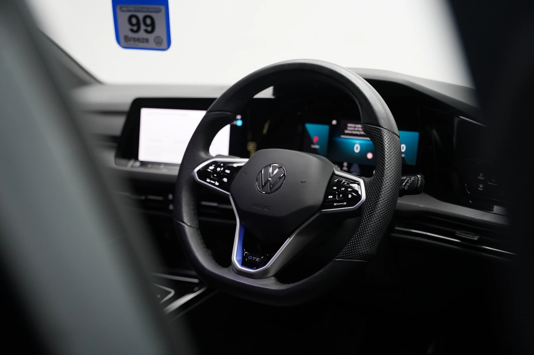 Volkswagen-Golf-image-15