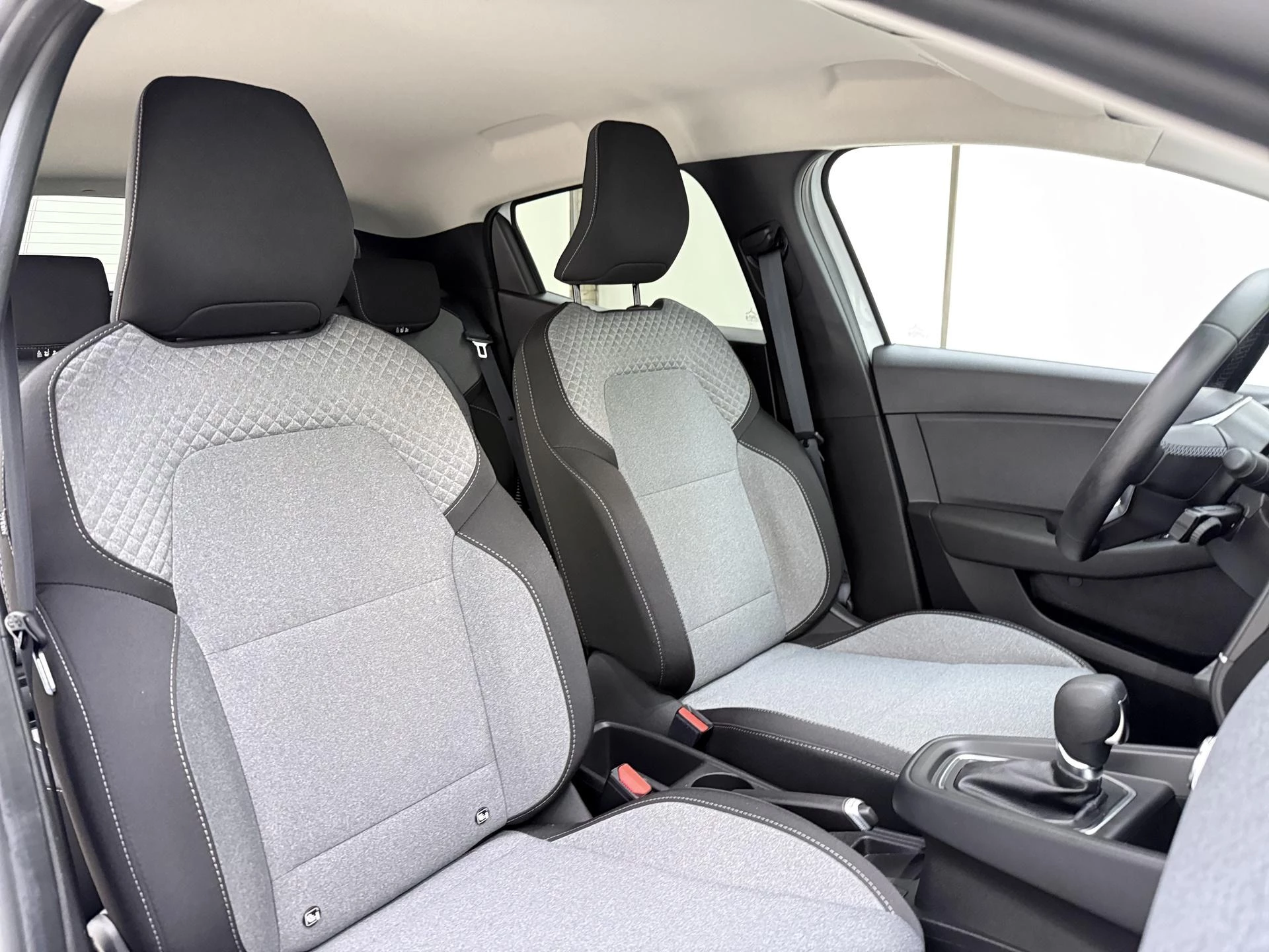 Mitsubishi Colt 1.6 HEV Intense