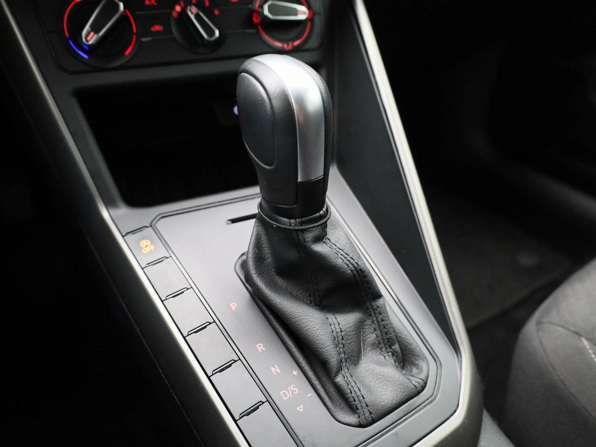 Volkswagen-Polo-image-27