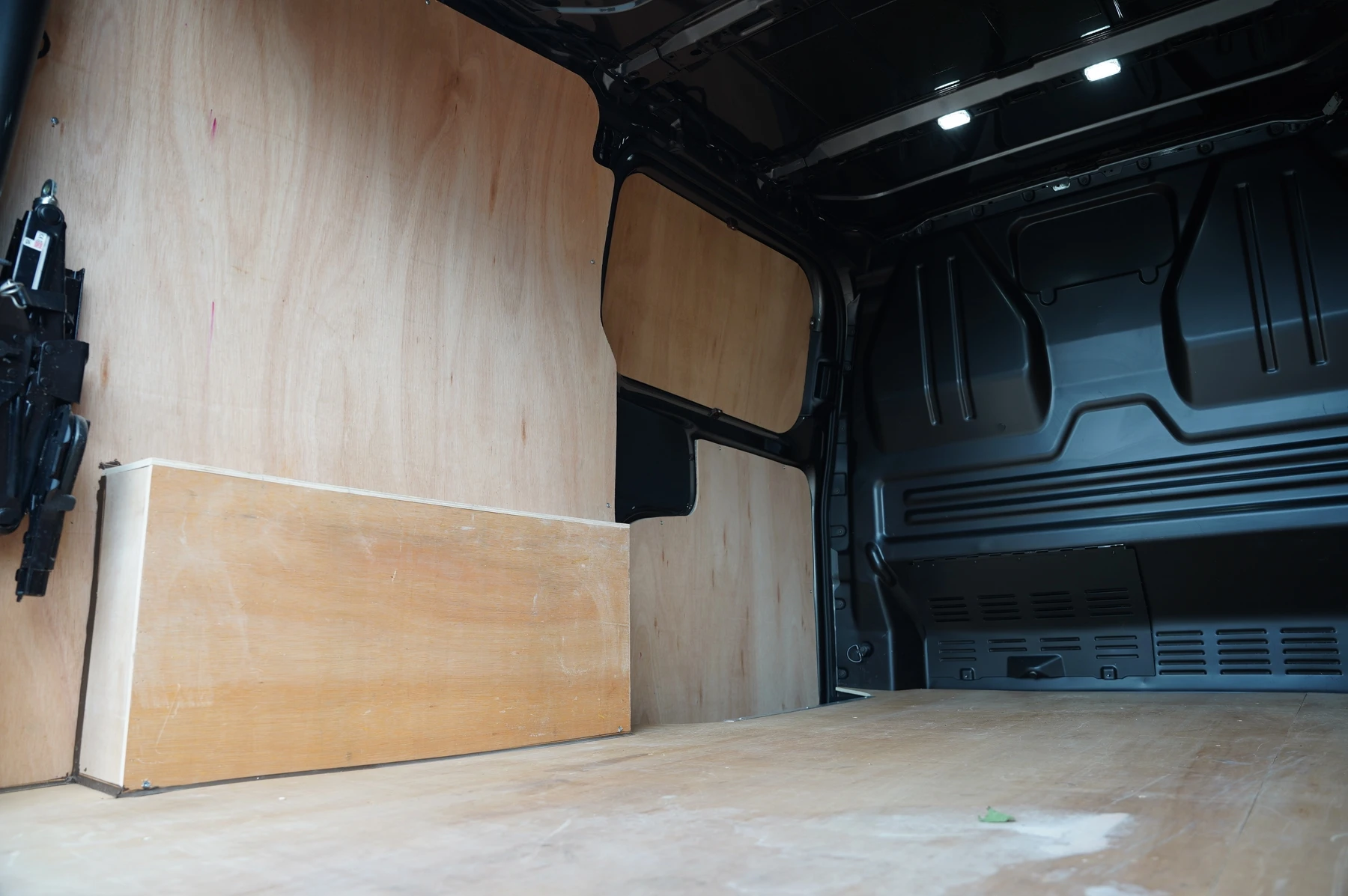 Volkswagen-Transporter-image-8