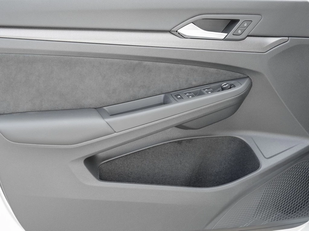 Volkswagen-Golf-image-14