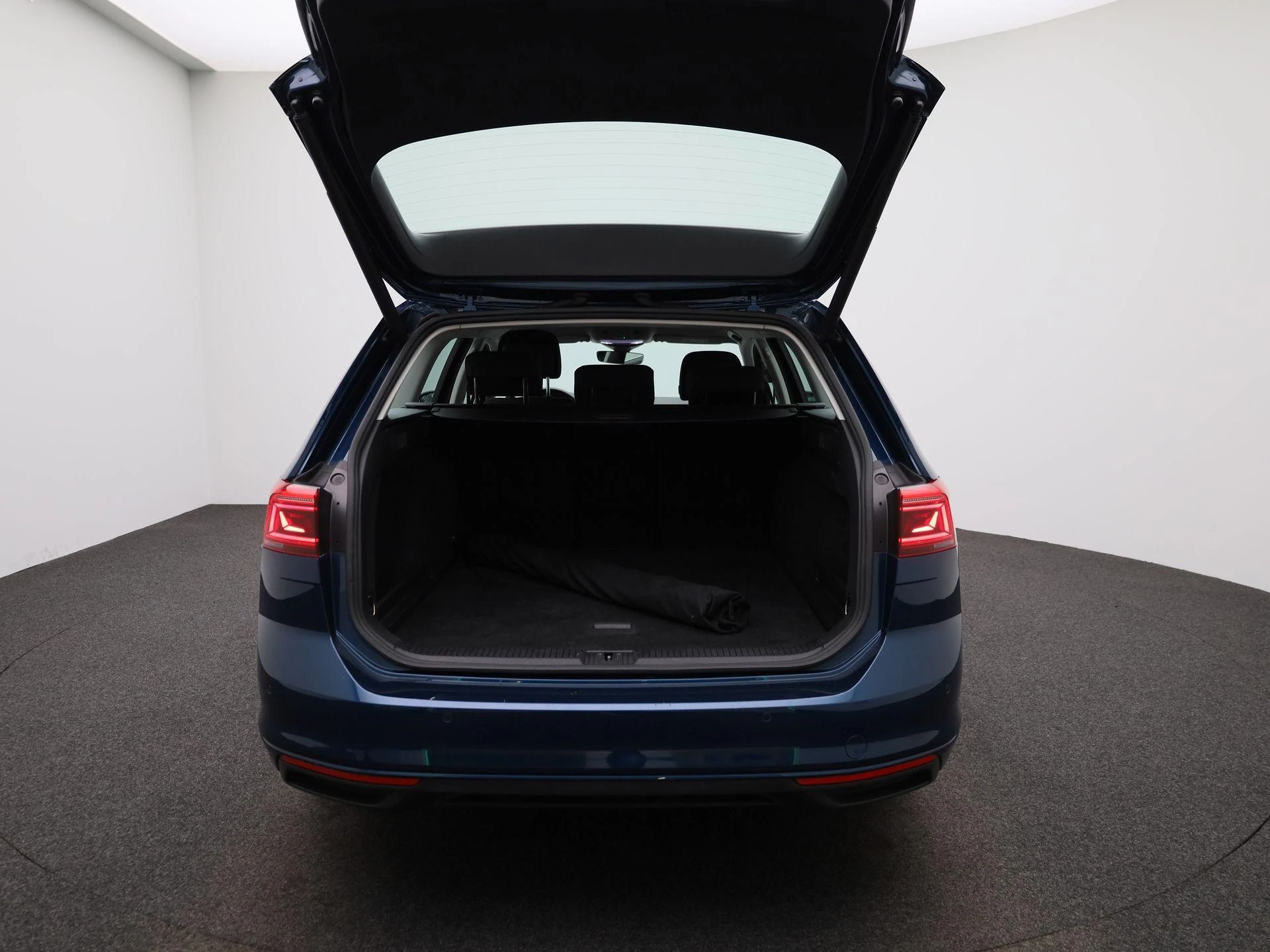 Volkswagen-Passat-image-10