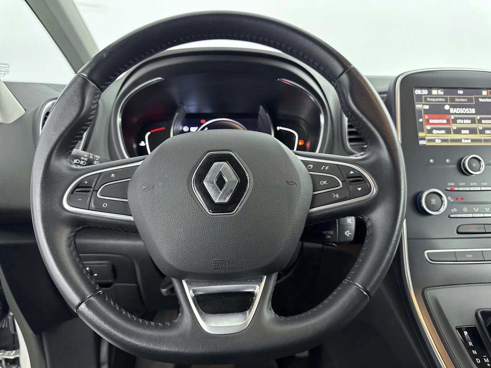 Renault-Grand Scénic-image-9