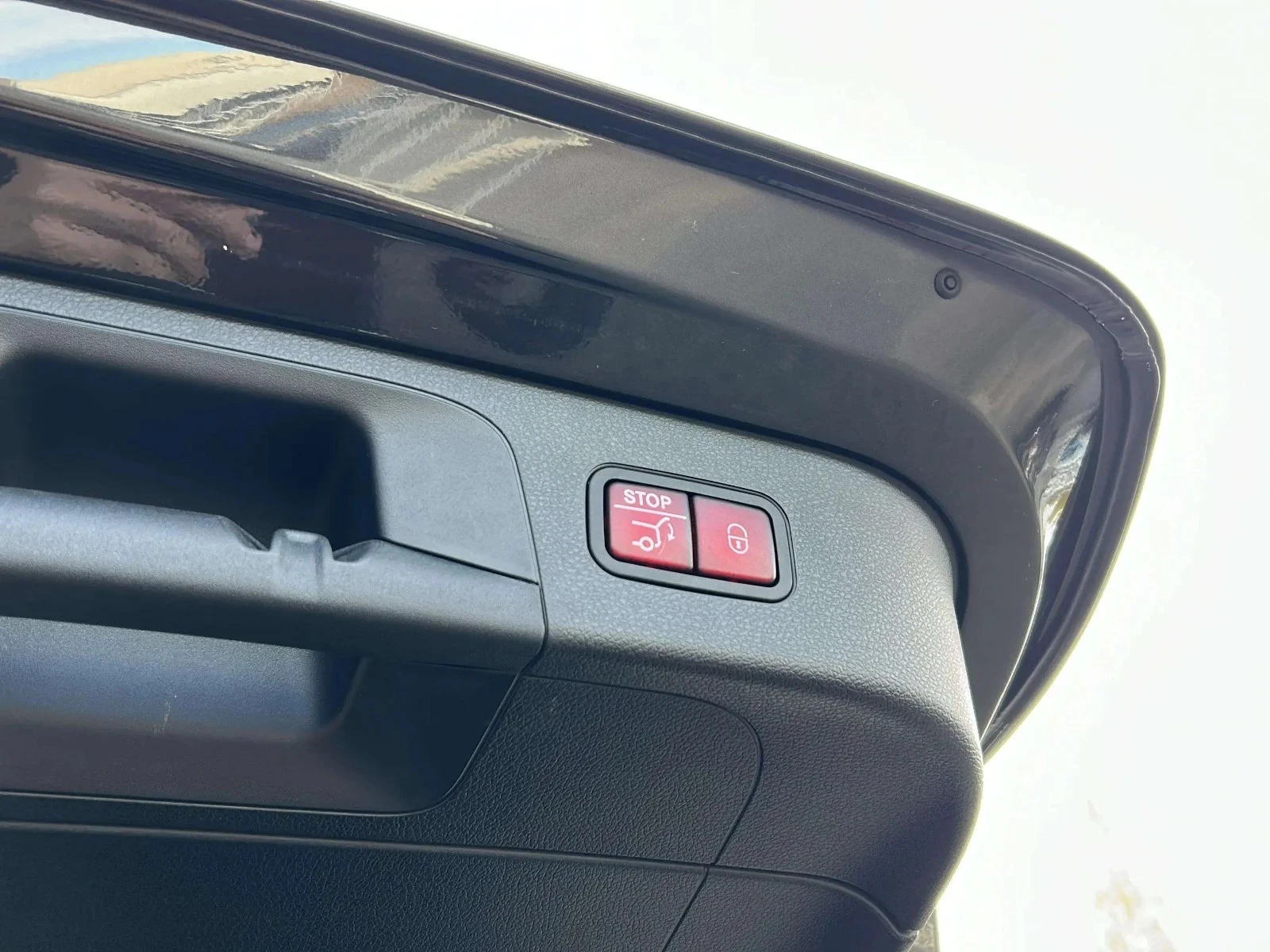 Mercedes-Benz-EQC-image-21