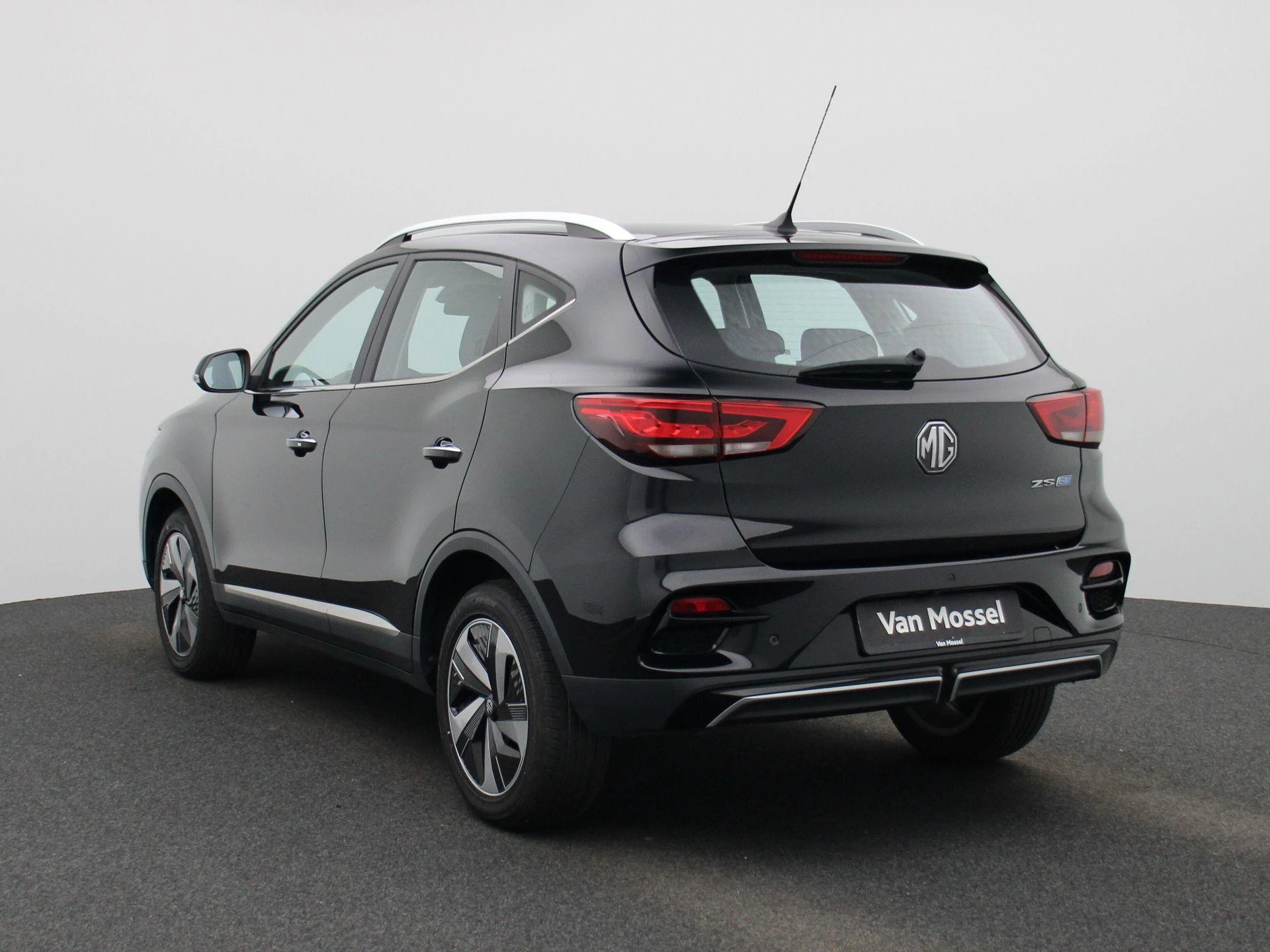 MG-ZS EV-image-1