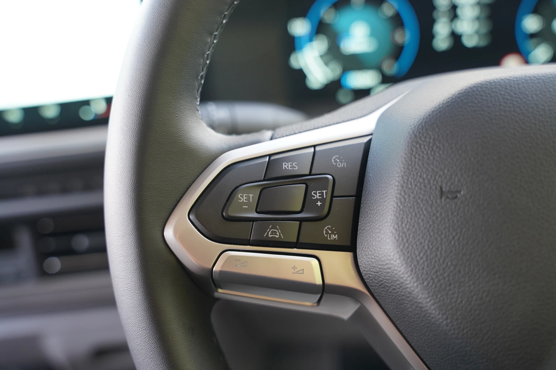Volkswagen-Transporter-image-13