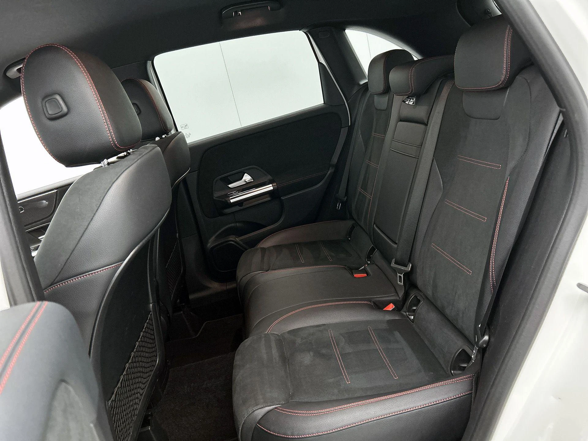 Mercedes-Benz-B-Klasse-image-27