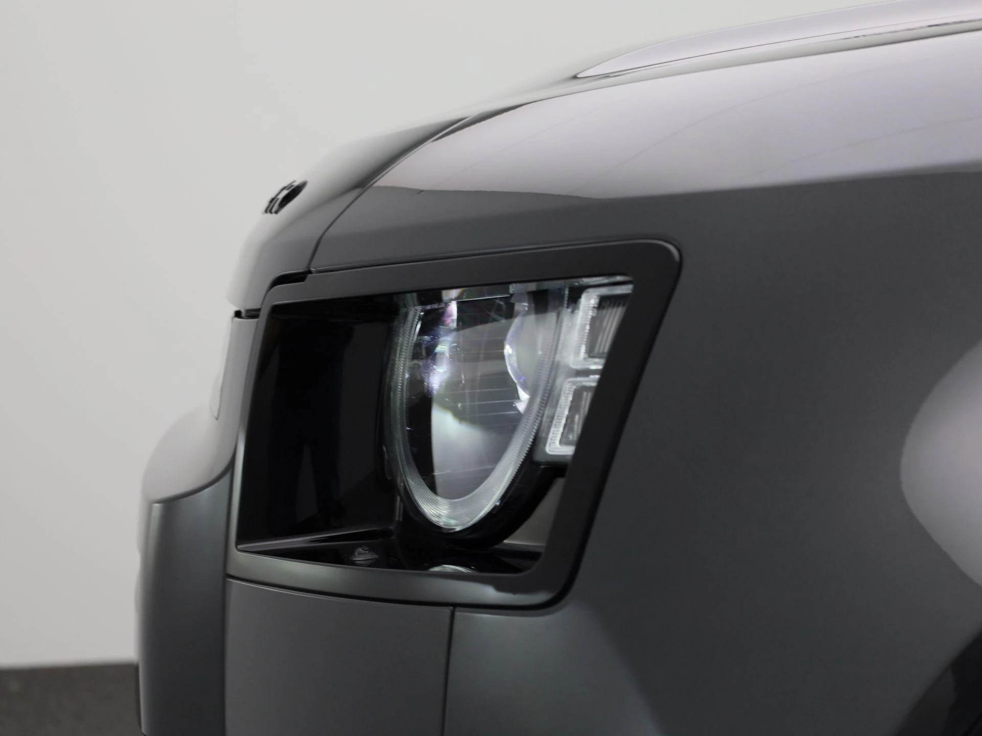 Land Rover-Defender-image-18