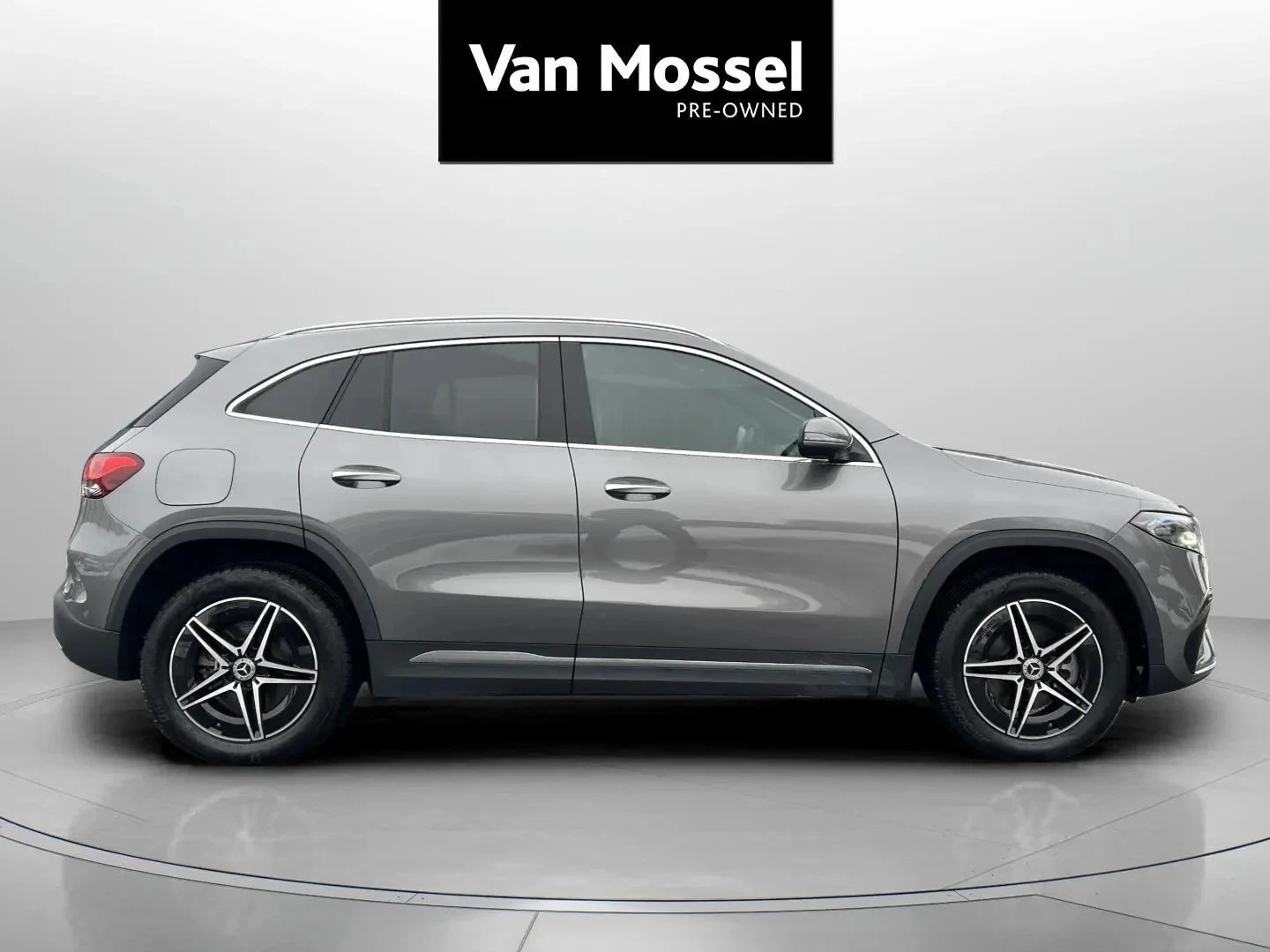 Mercedes-Benz-EQA-image-3