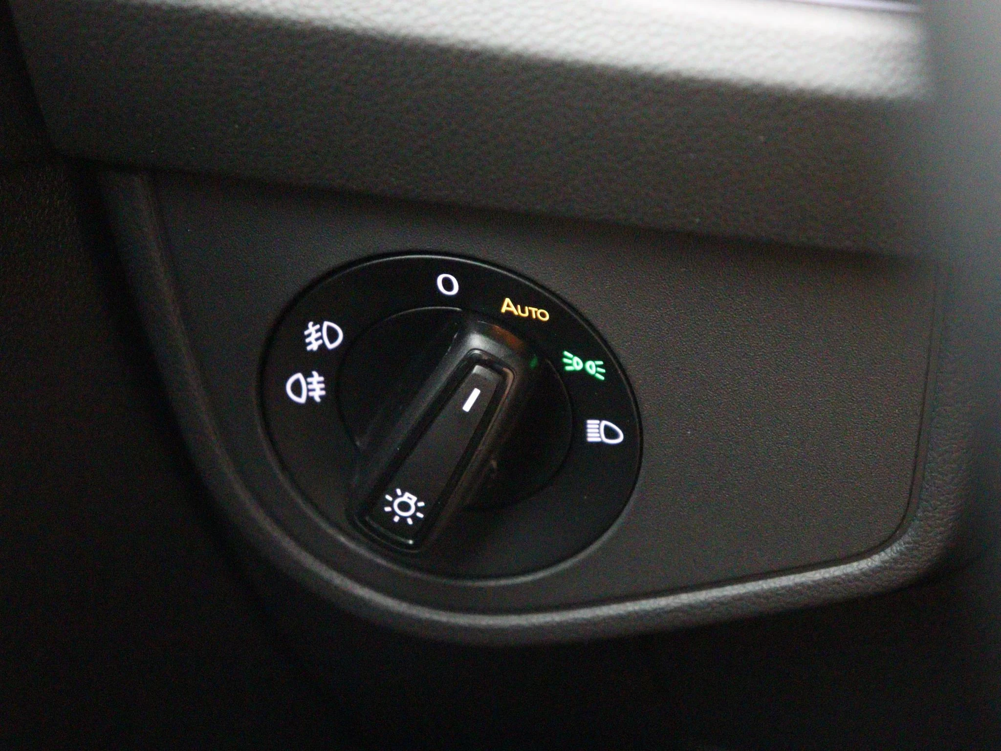 Volkswagen-Polo-image-24