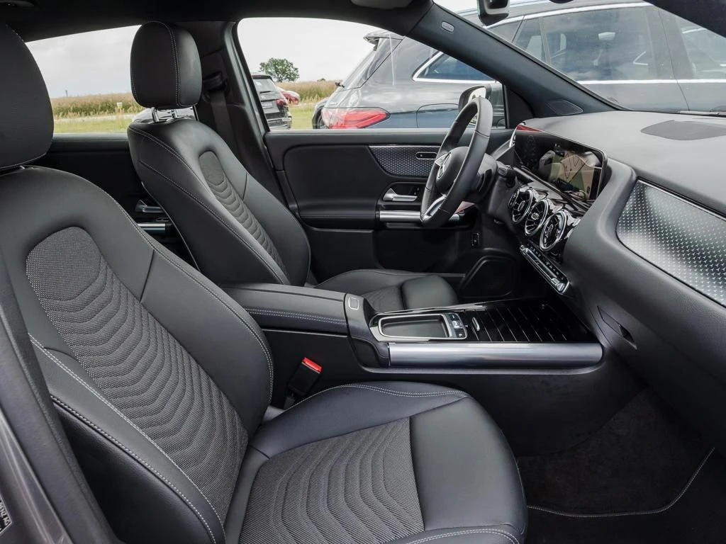 Mercedes-Benz-GLA 200-image-10